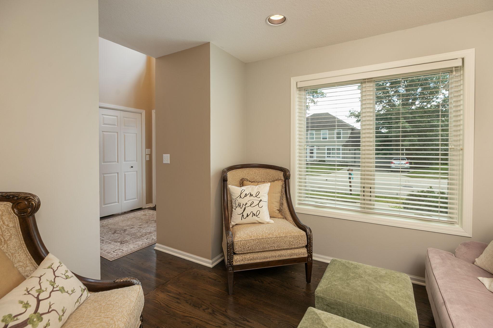 810 Foxcroft Circle SW