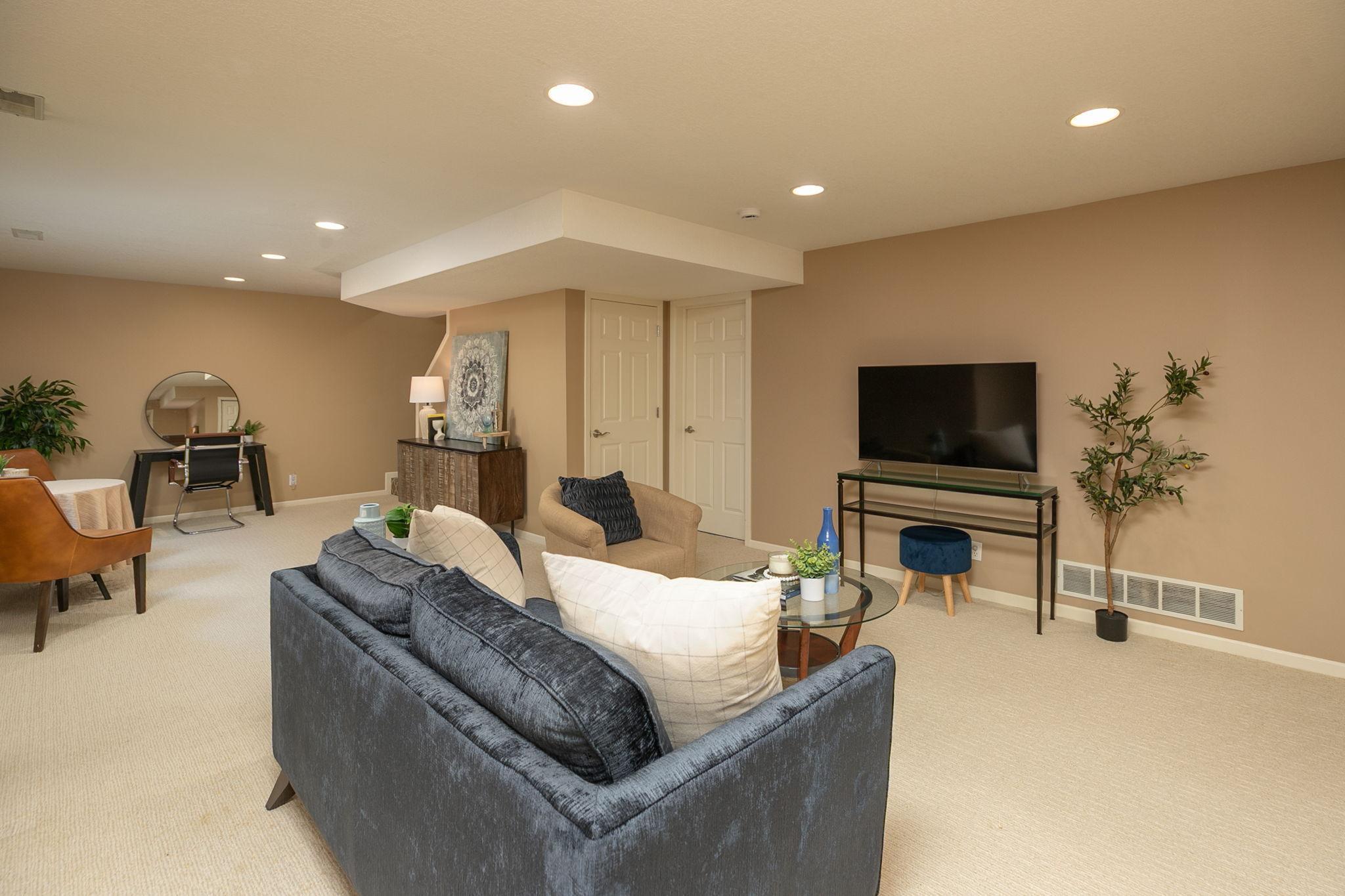 810 Foxcroft Circle SW