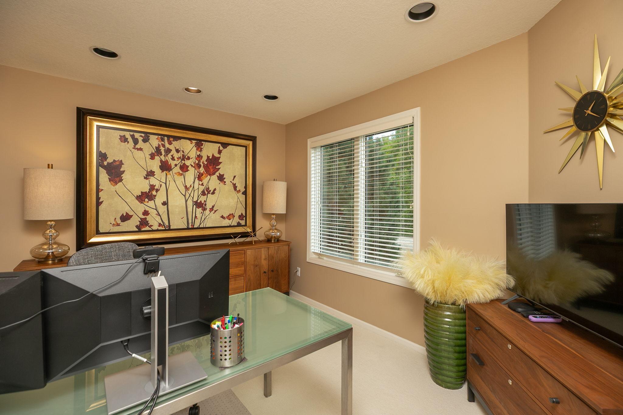 810 Foxcroft Circle SW