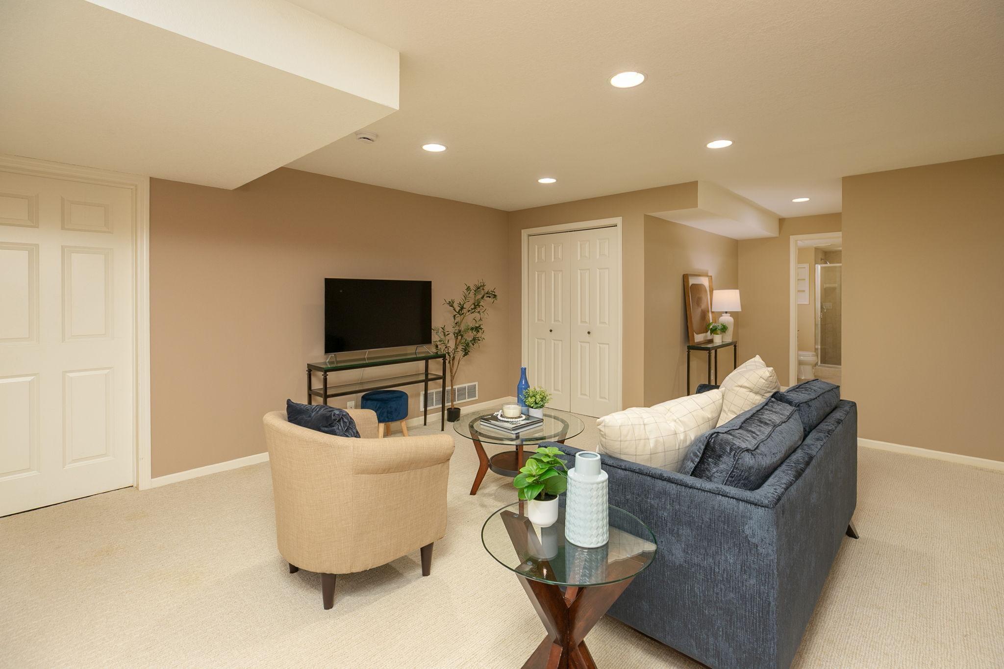 810 Foxcroft Circle SW