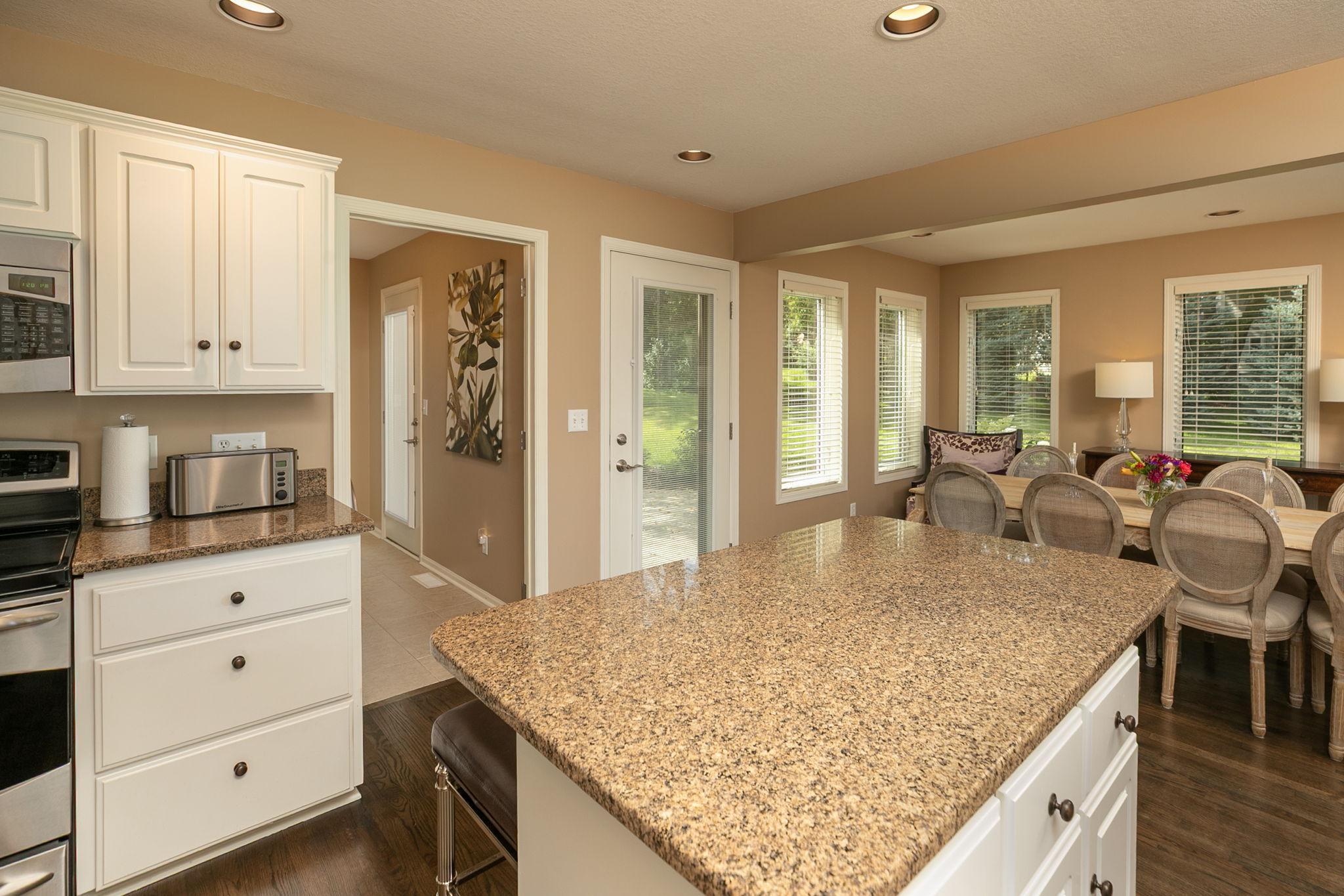 810 Foxcroft Circle SW