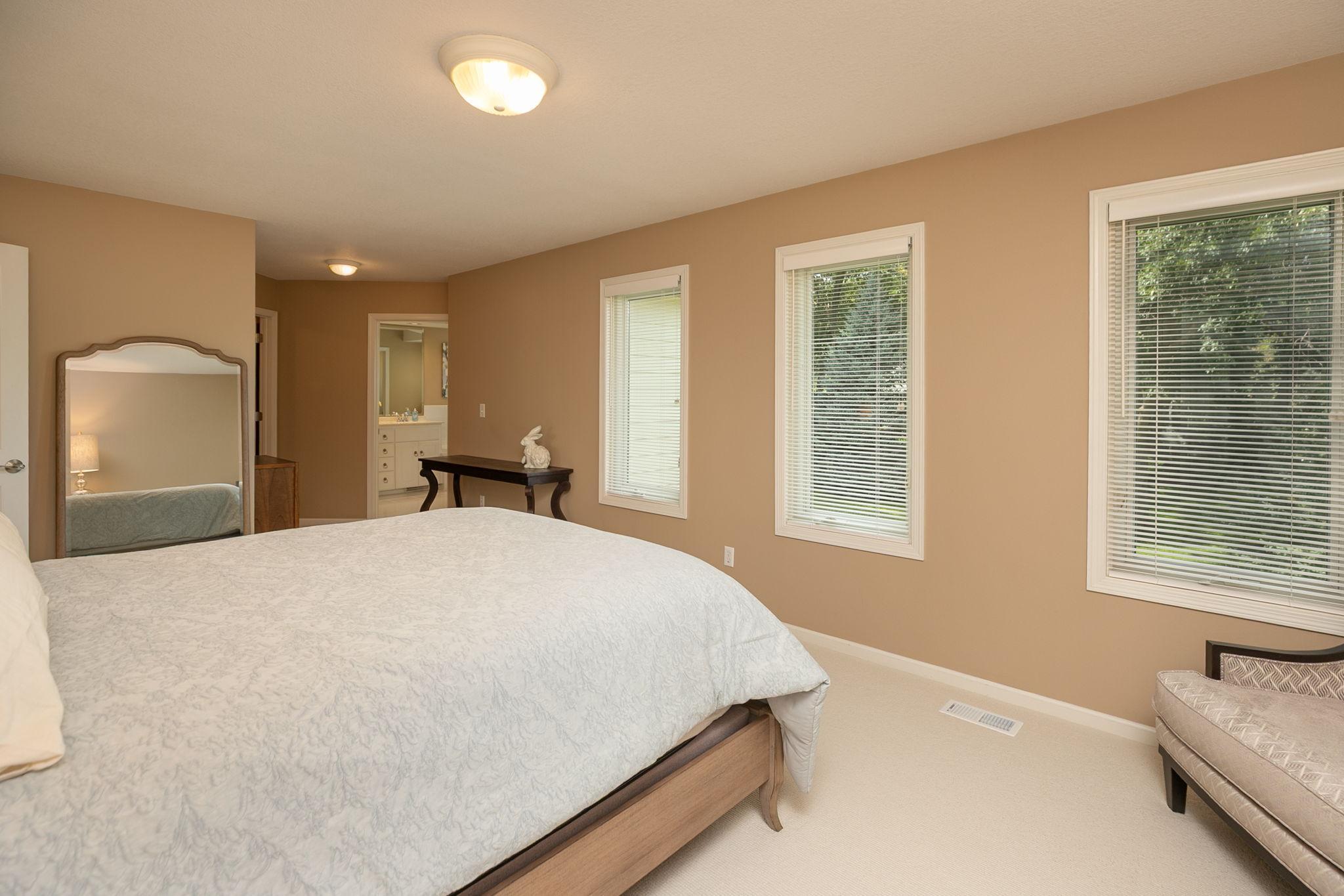 810 Foxcroft Circle SW