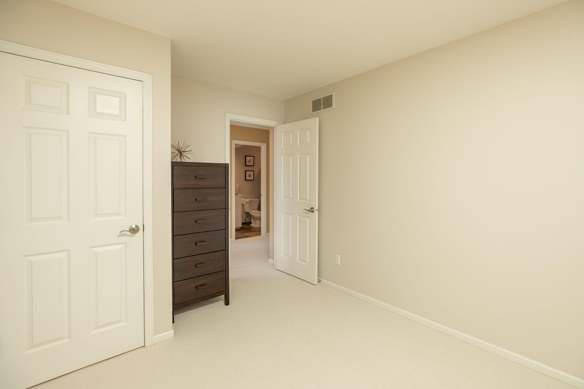 810 Foxcroft Circle SW