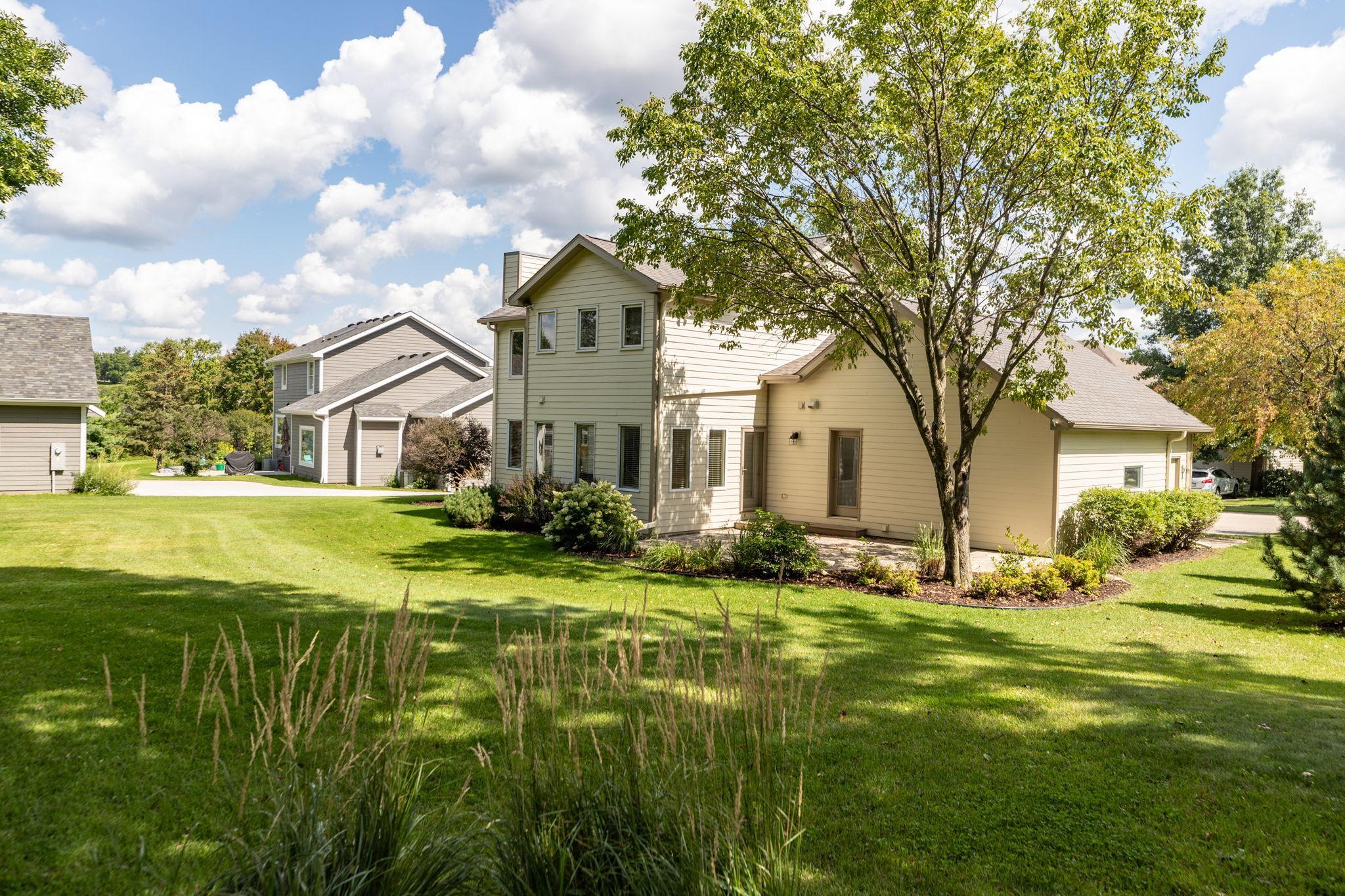 810 Foxcroft Circle SW