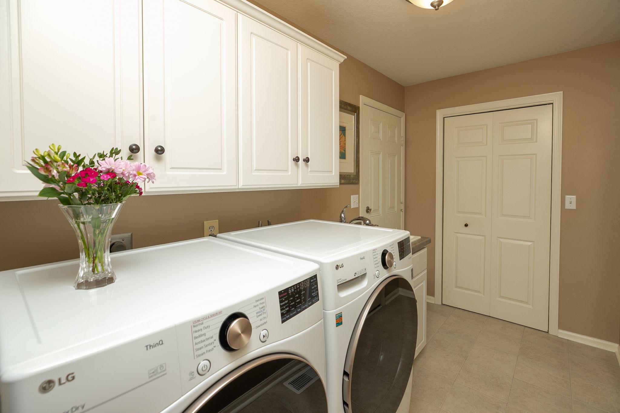 810 Foxcroft Circle SW