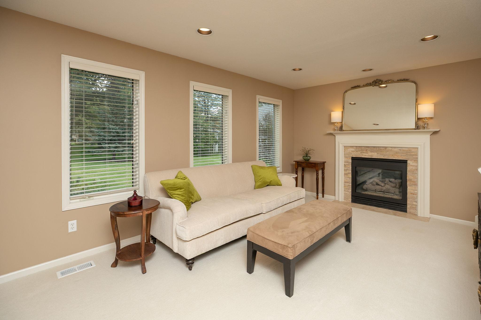 810 Foxcroft Circle SW