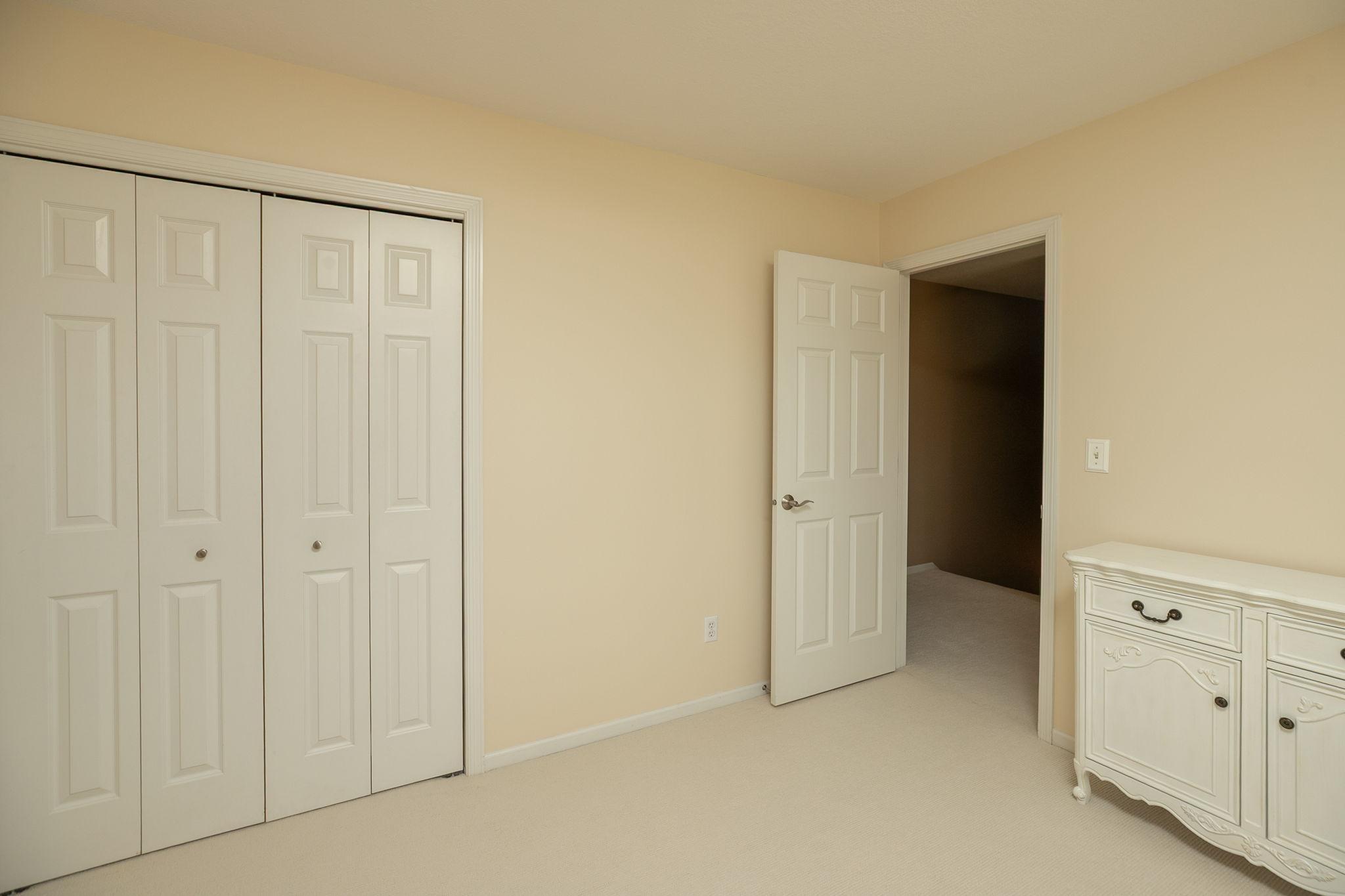 810 Foxcroft Circle SW