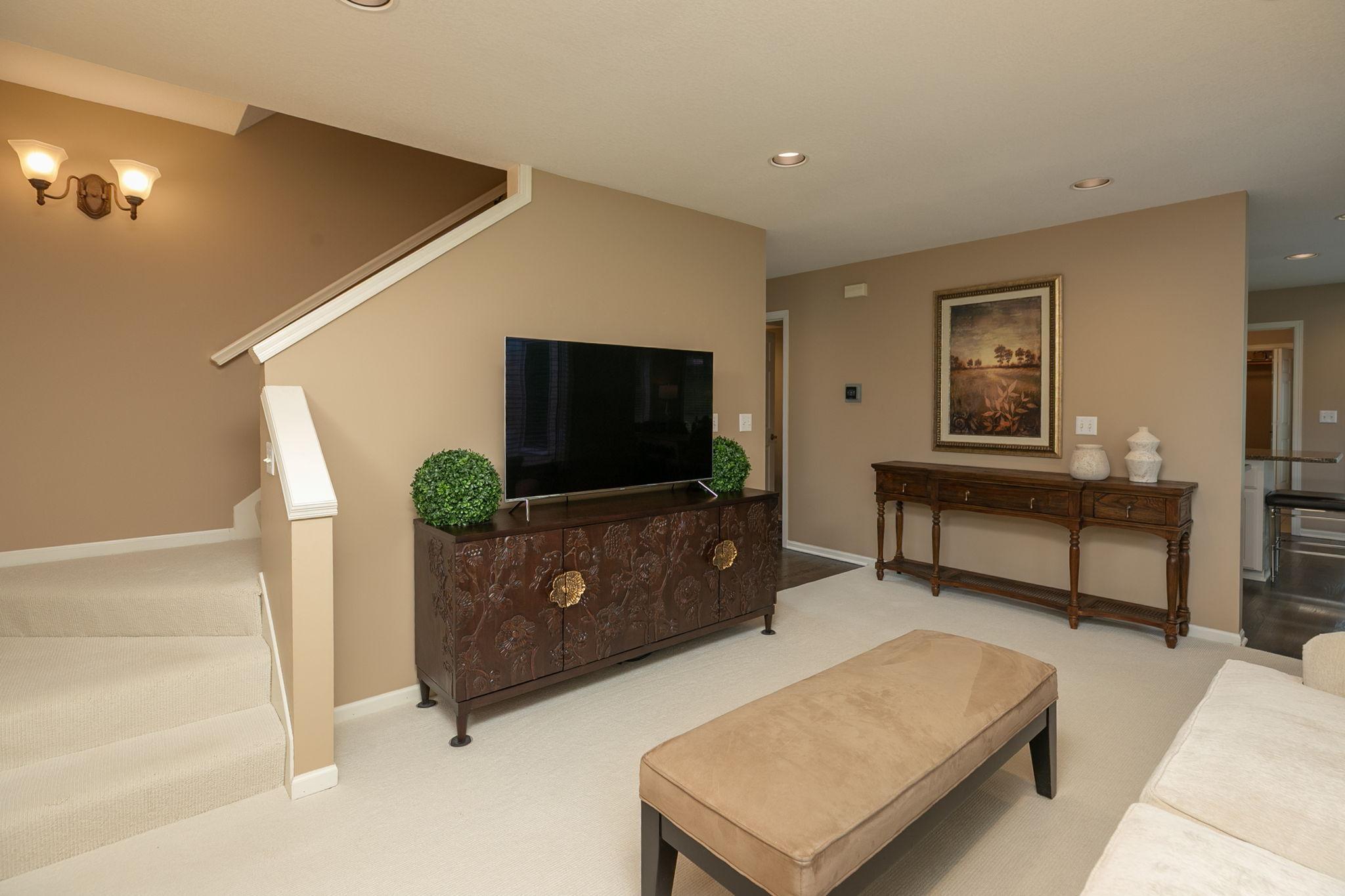 810 Foxcroft Circle SW