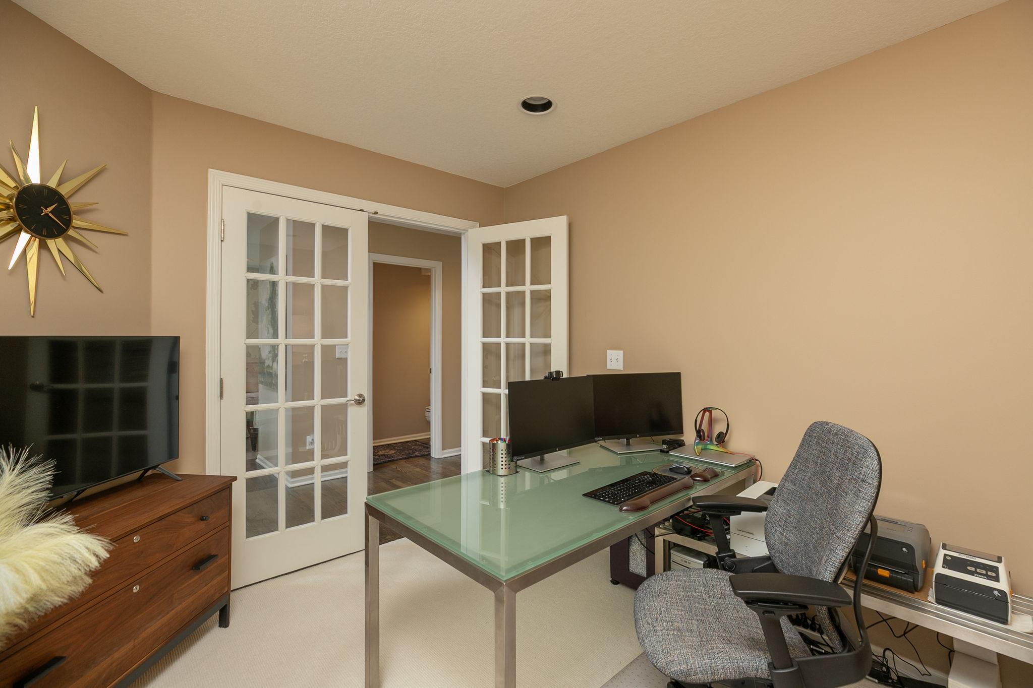 810 Foxcroft Circle SW