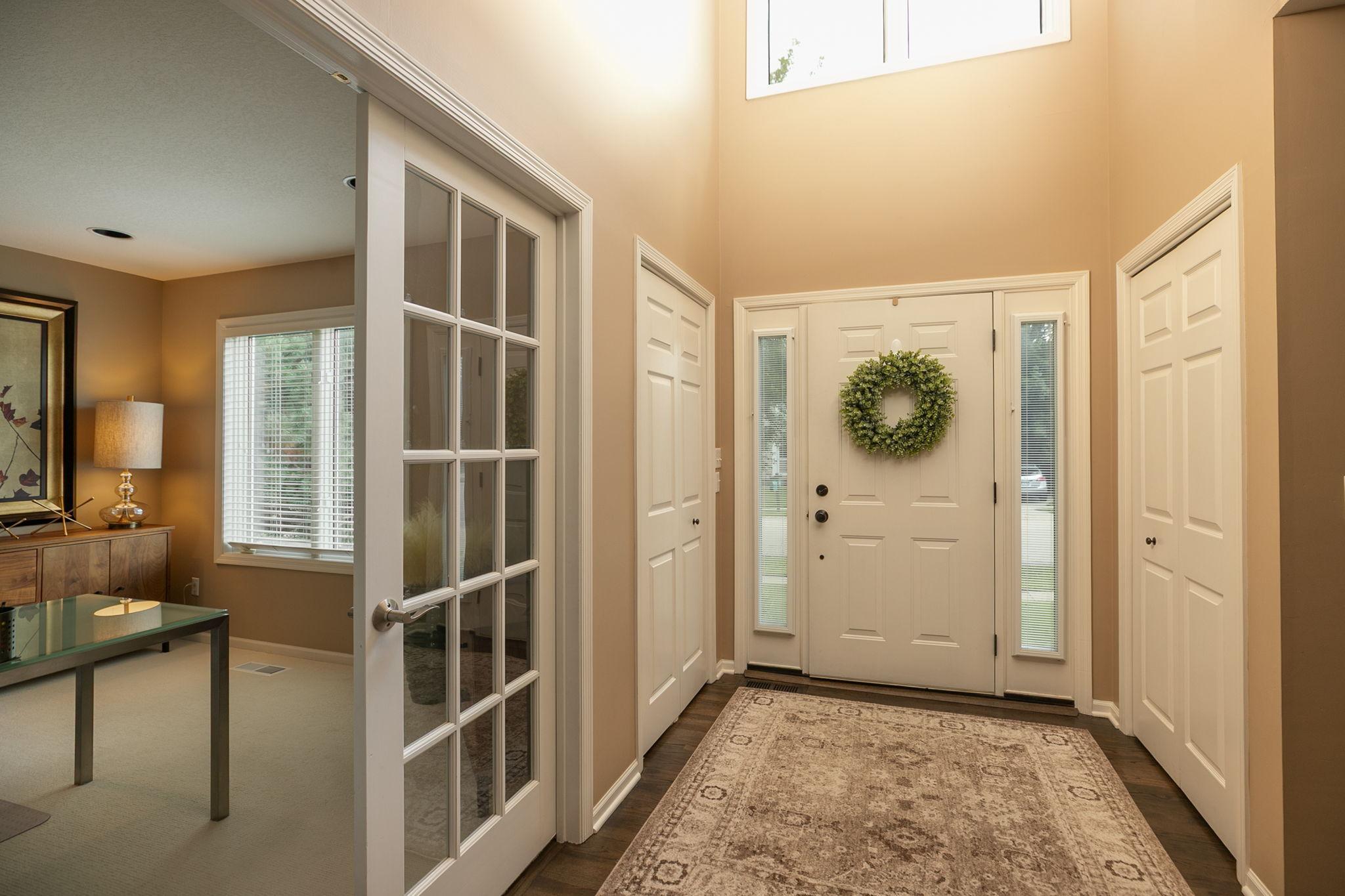 810 Foxcroft Circle SW