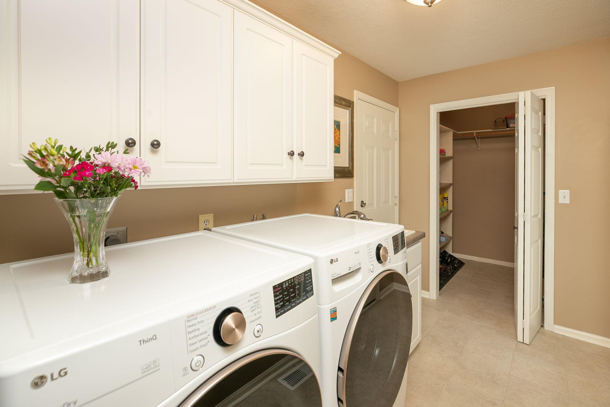 810 Foxcroft Circle SW