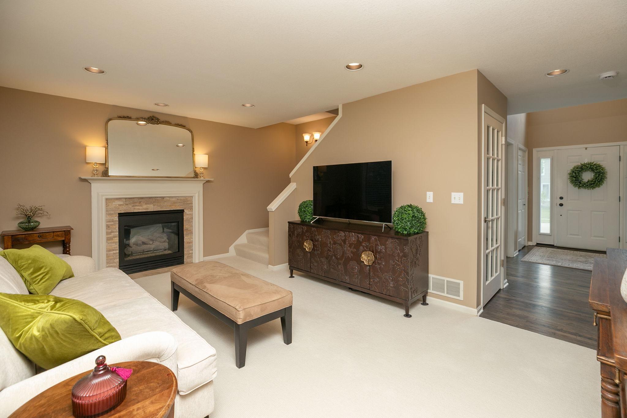 810 Foxcroft Circle SW