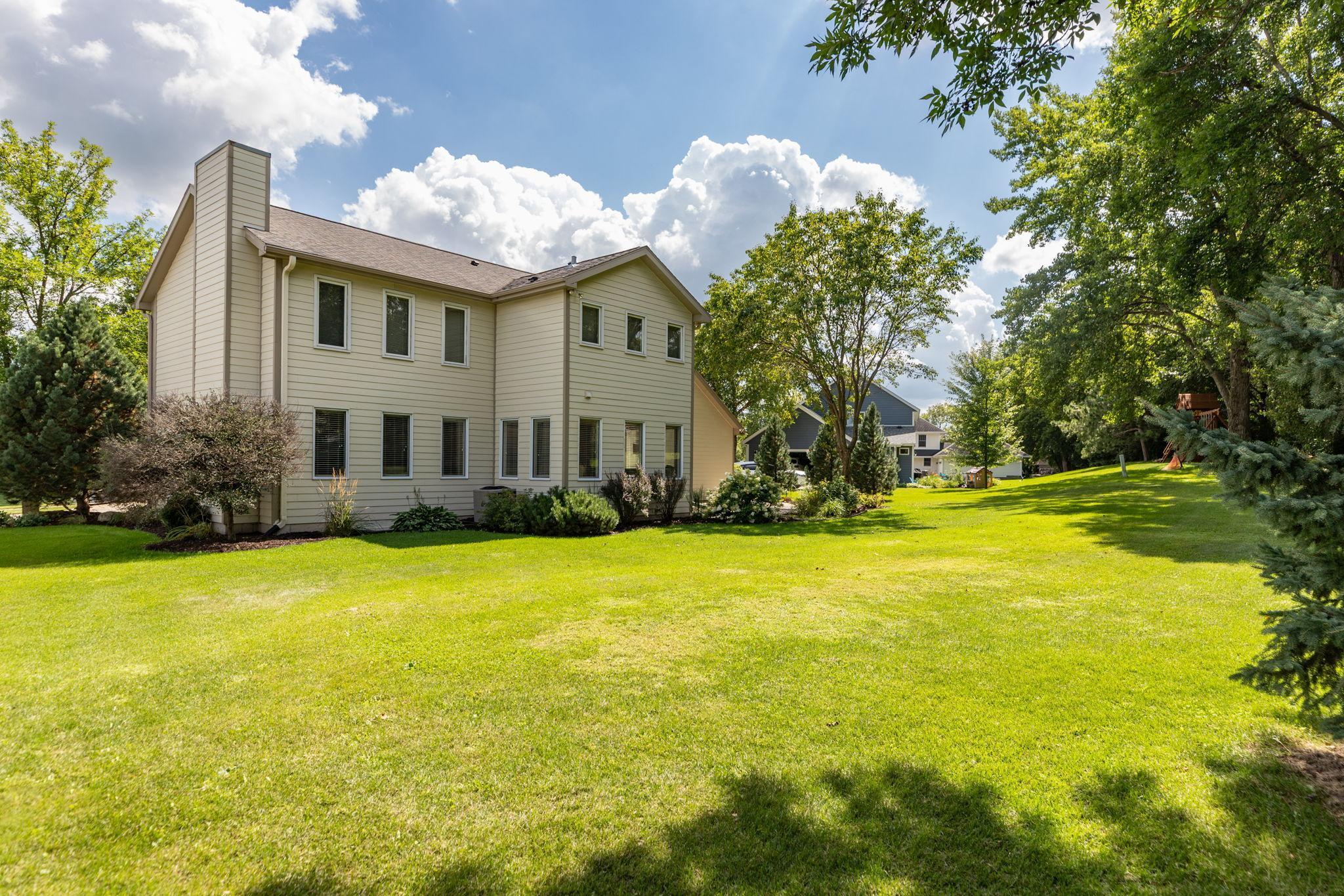 810 Foxcroft Circle SW