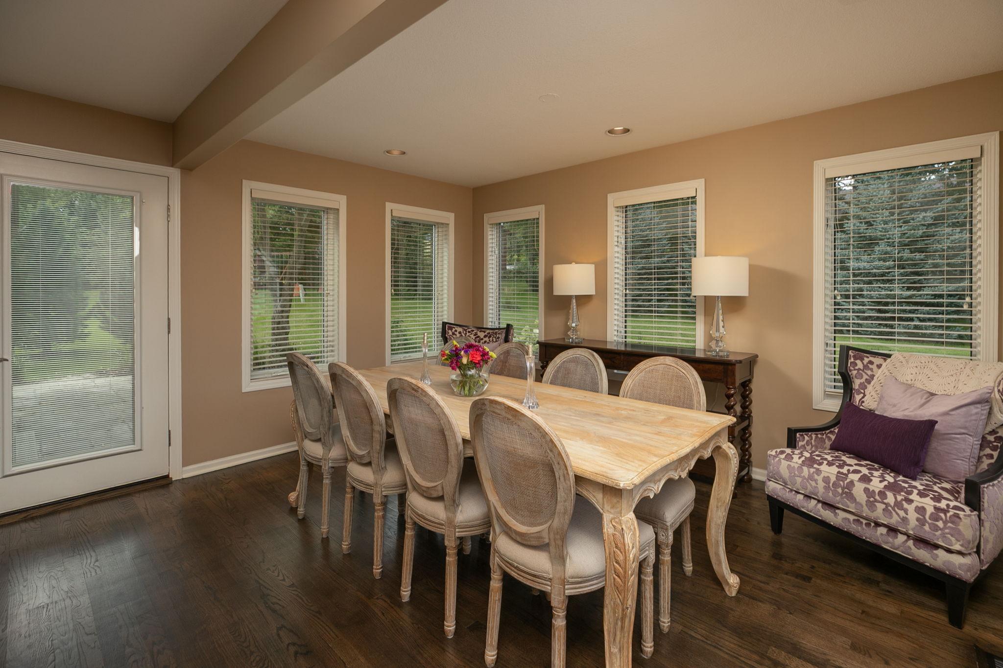 810 Foxcroft Circle SW