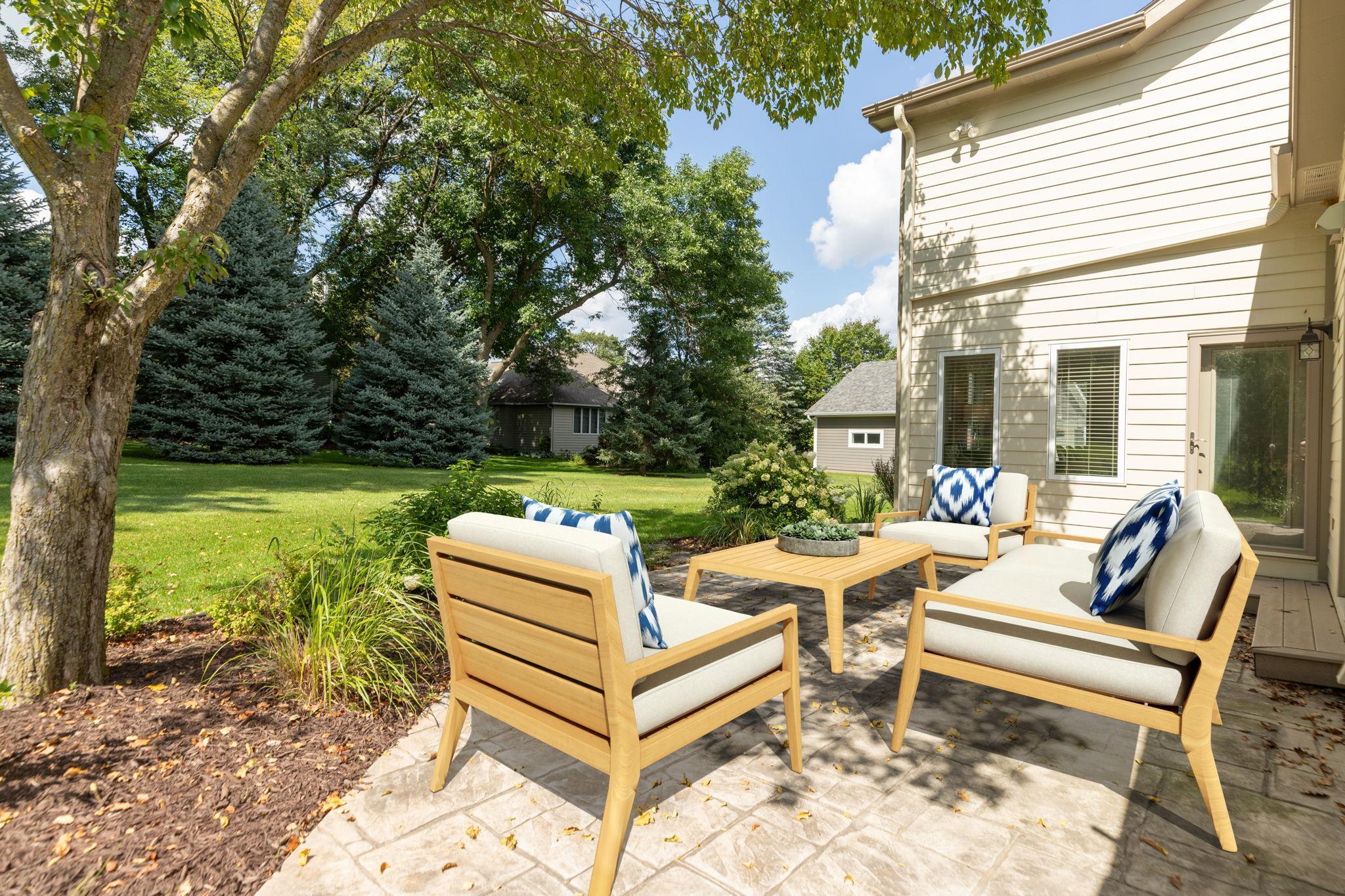 810 Foxcroft Circle SW