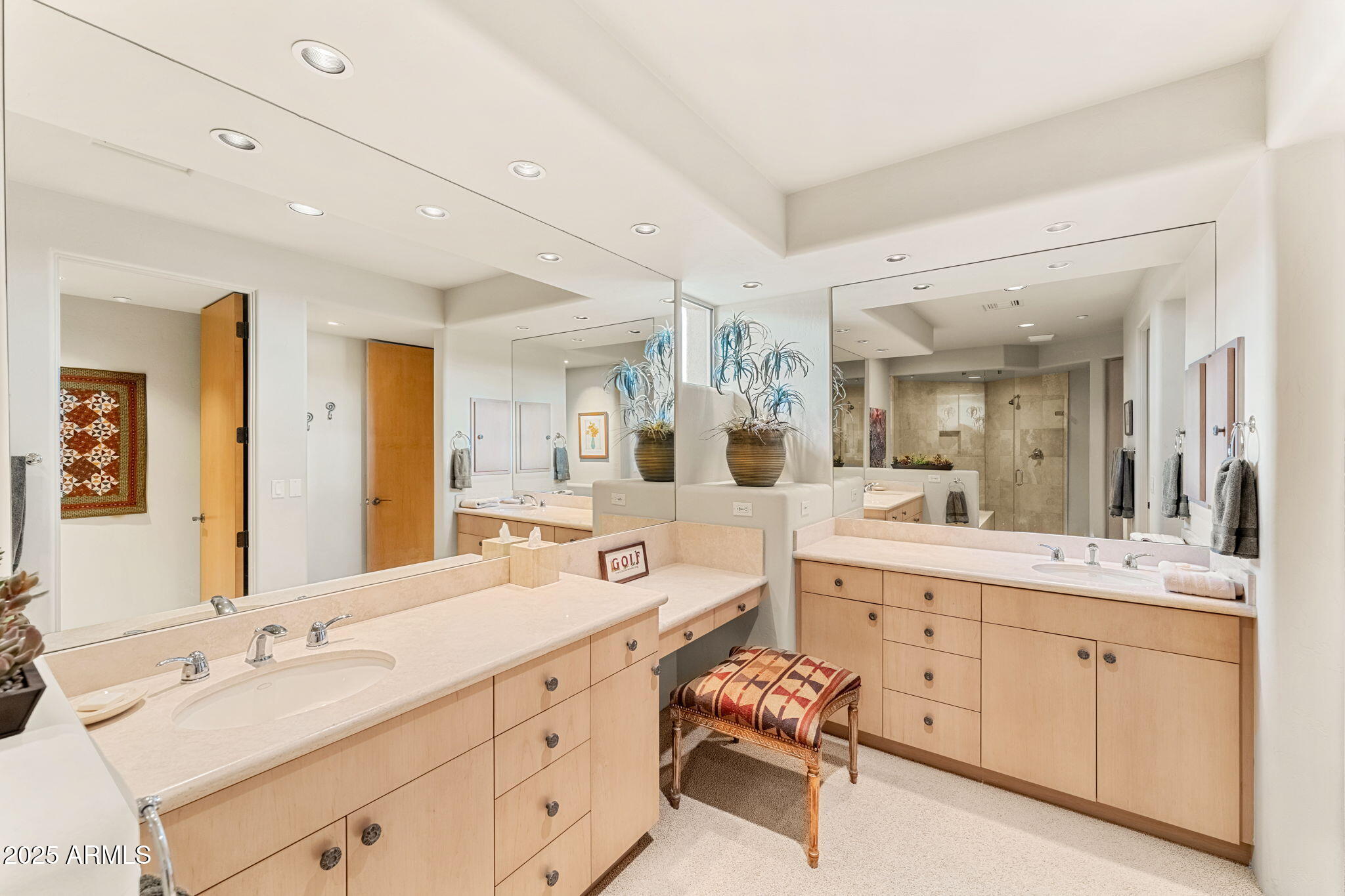 9904 E LOOKOUT MOUNTAIN Drive