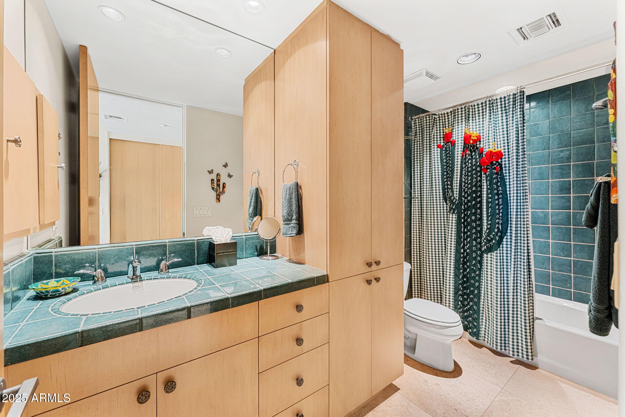 9904 E LOOKOUT MOUNTAIN Drive