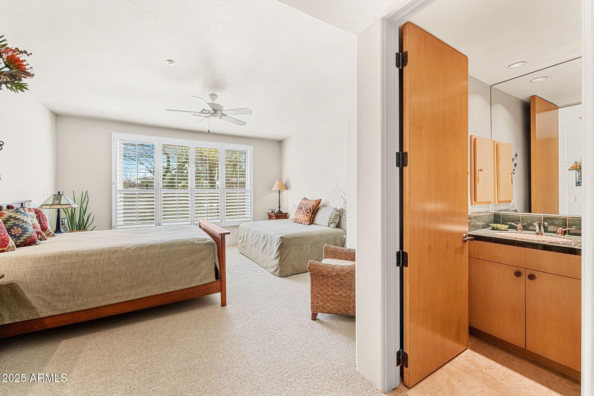 9904 E LOOKOUT MOUNTAIN Drive