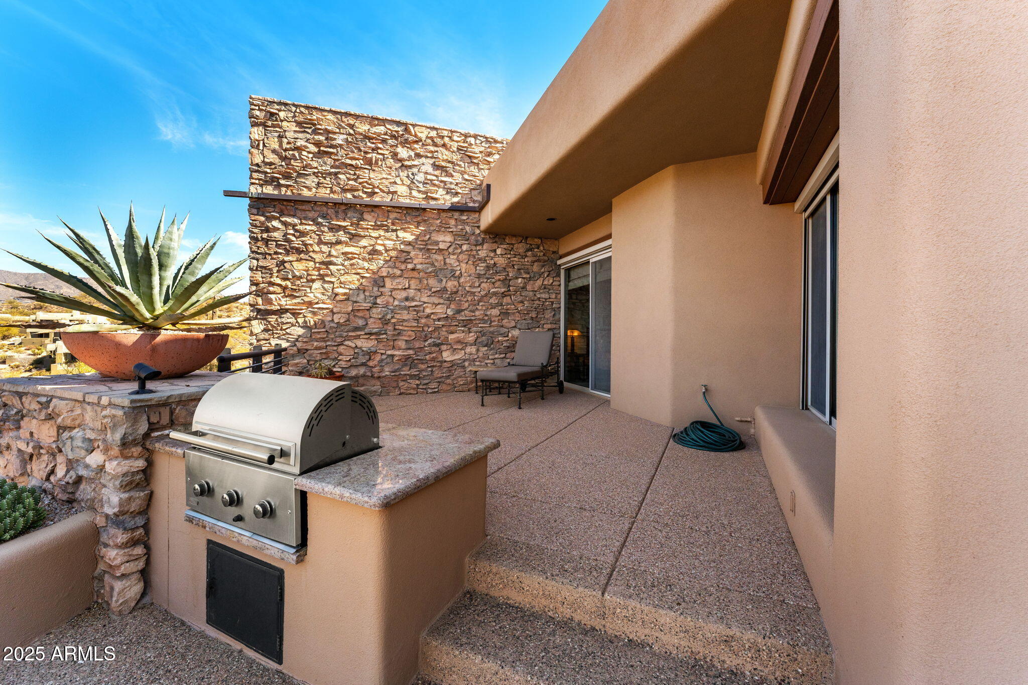 9904 E LOOKOUT MOUNTAIN Drive