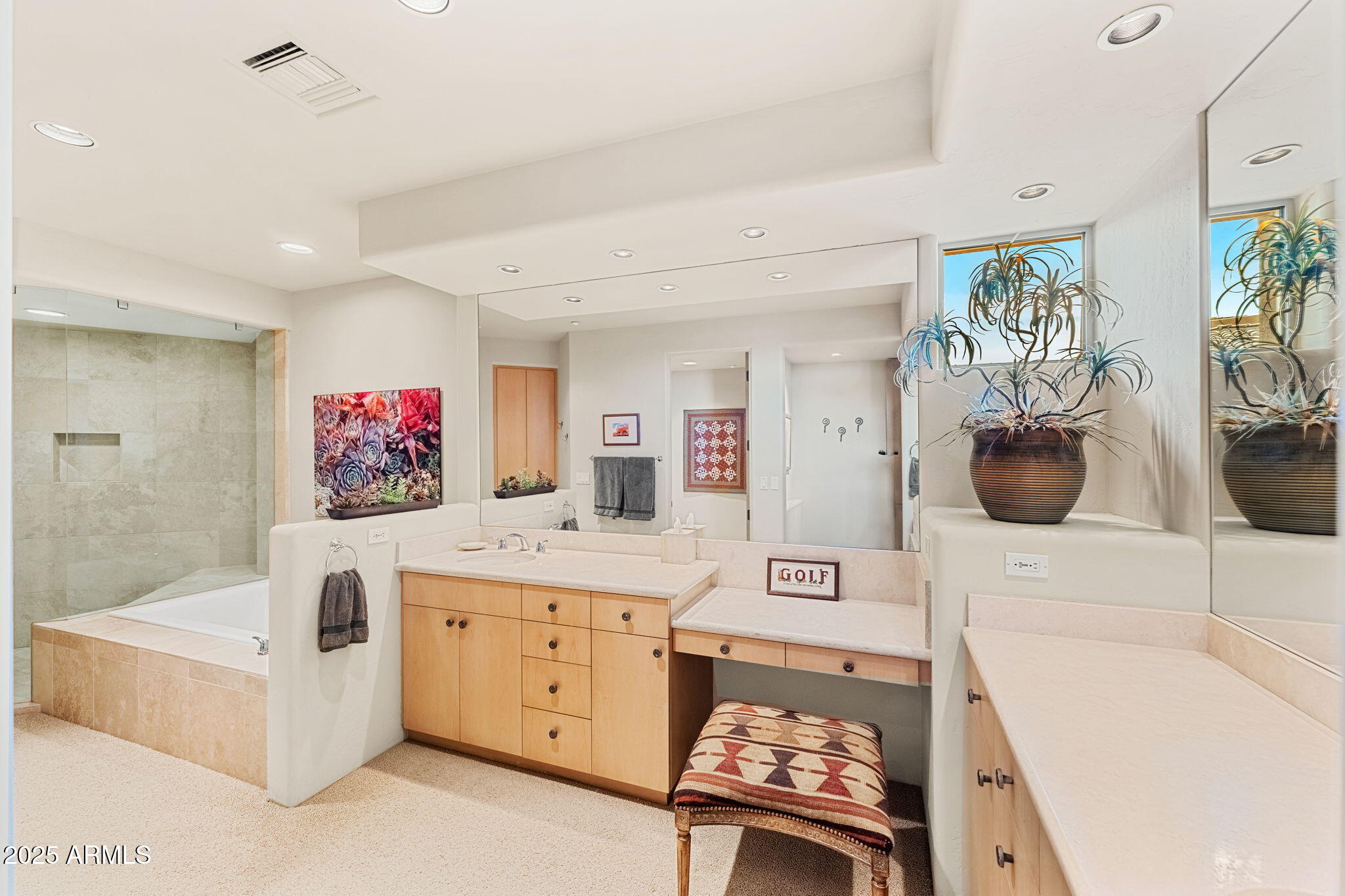 9904 E LOOKOUT MOUNTAIN Drive