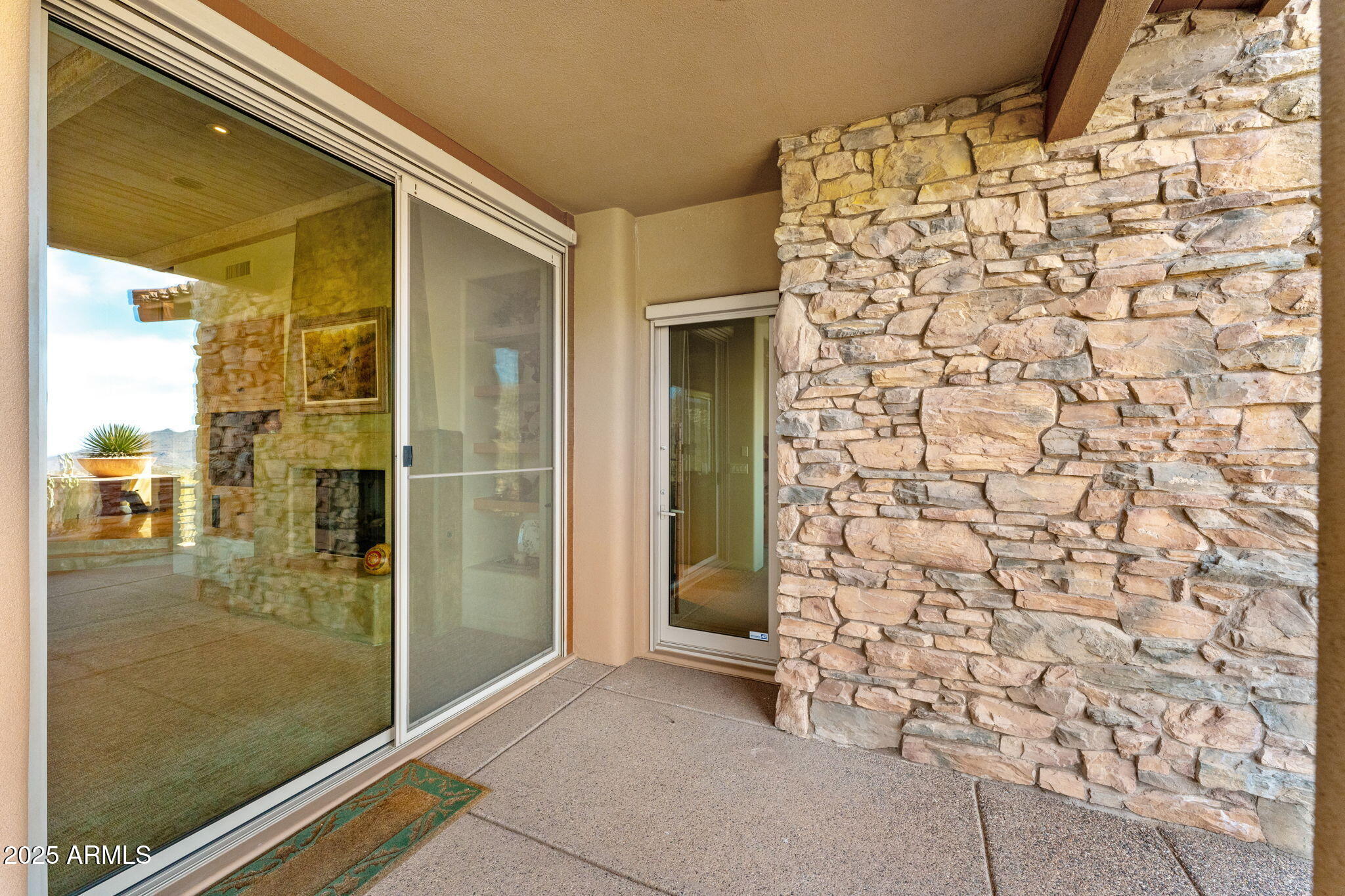 9904 E LOOKOUT MOUNTAIN Drive