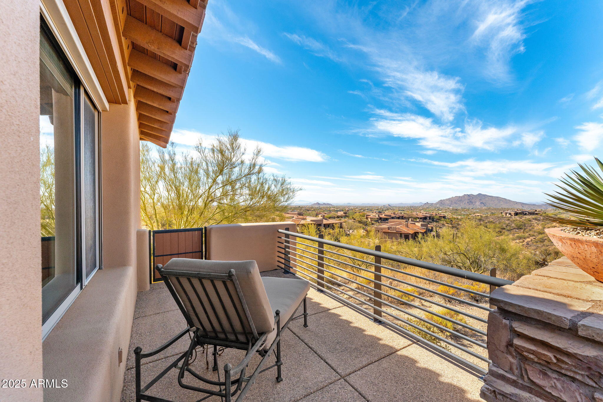 9904 E LOOKOUT MOUNTAIN Drive