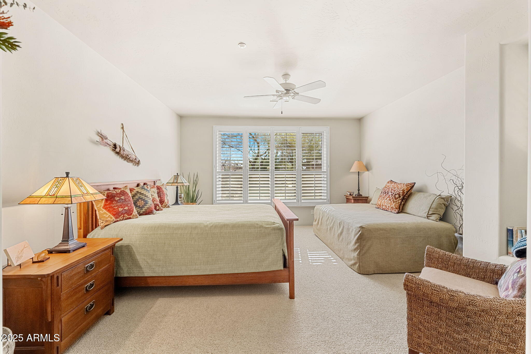 9904 E LOOKOUT MOUNTAIN Drive