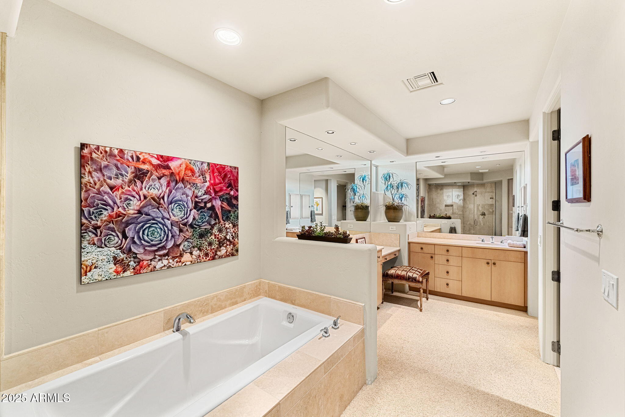 9904 E LOOKOUT MOUNTAIN Drive