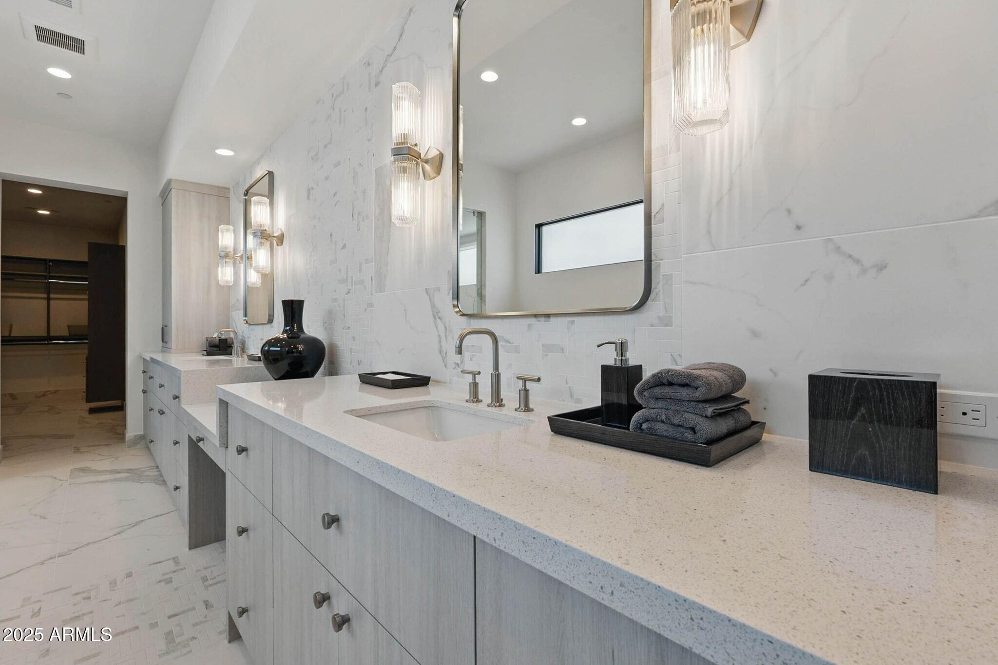 37200 N CAVE CREEK Road, 1013