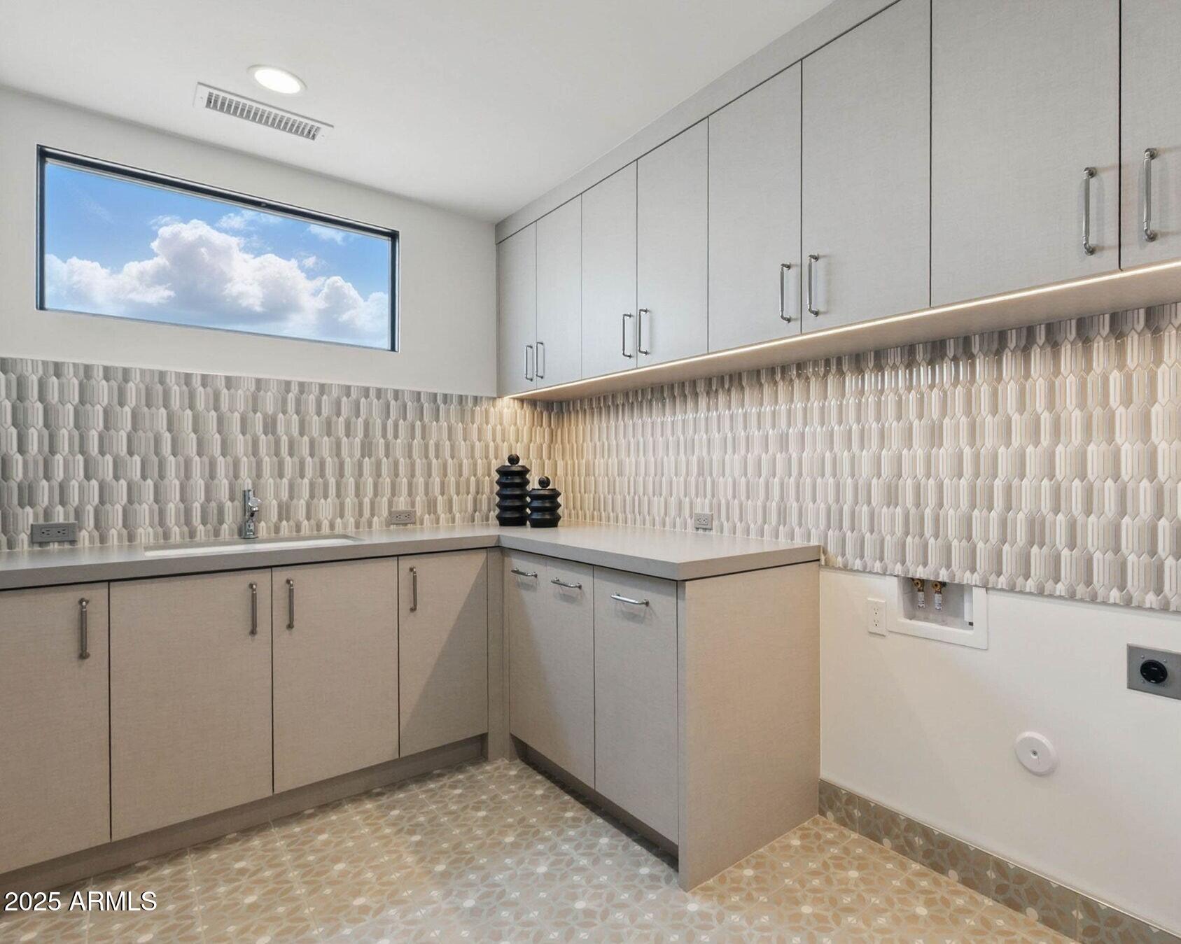 37200 N CAVE CREEK Road, 1013