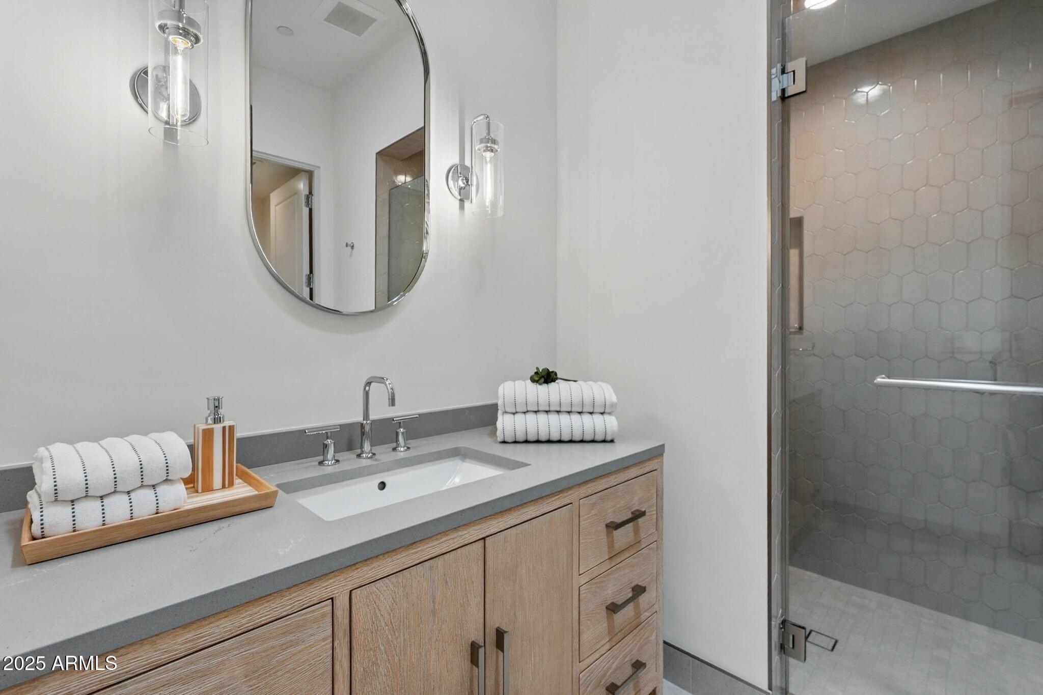 37200 N CAVE CREEK Road, 1013