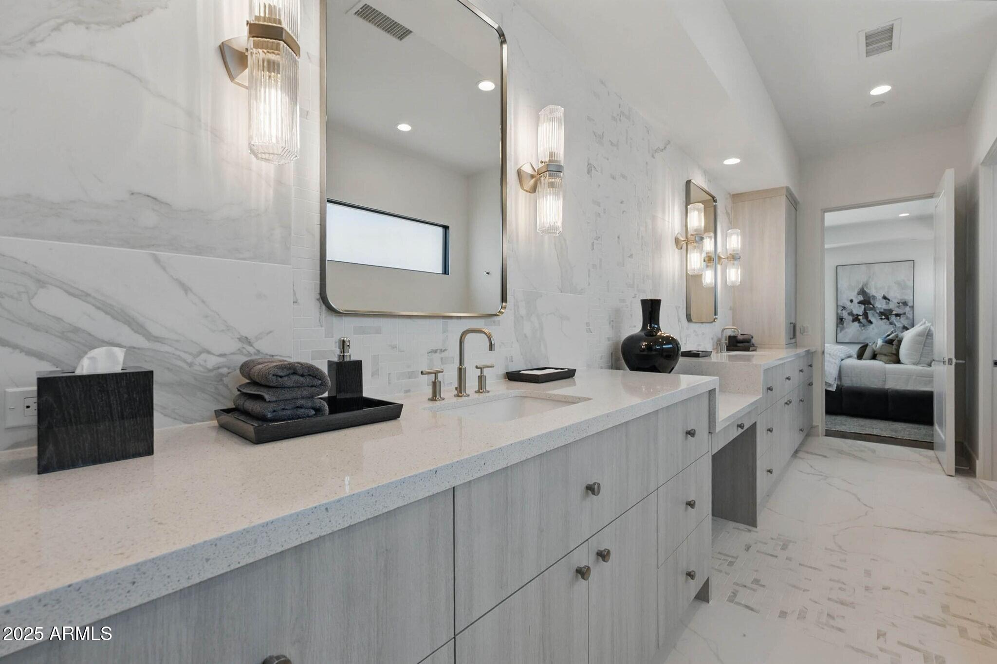 37200 N CAVE CREEK Road, 1013