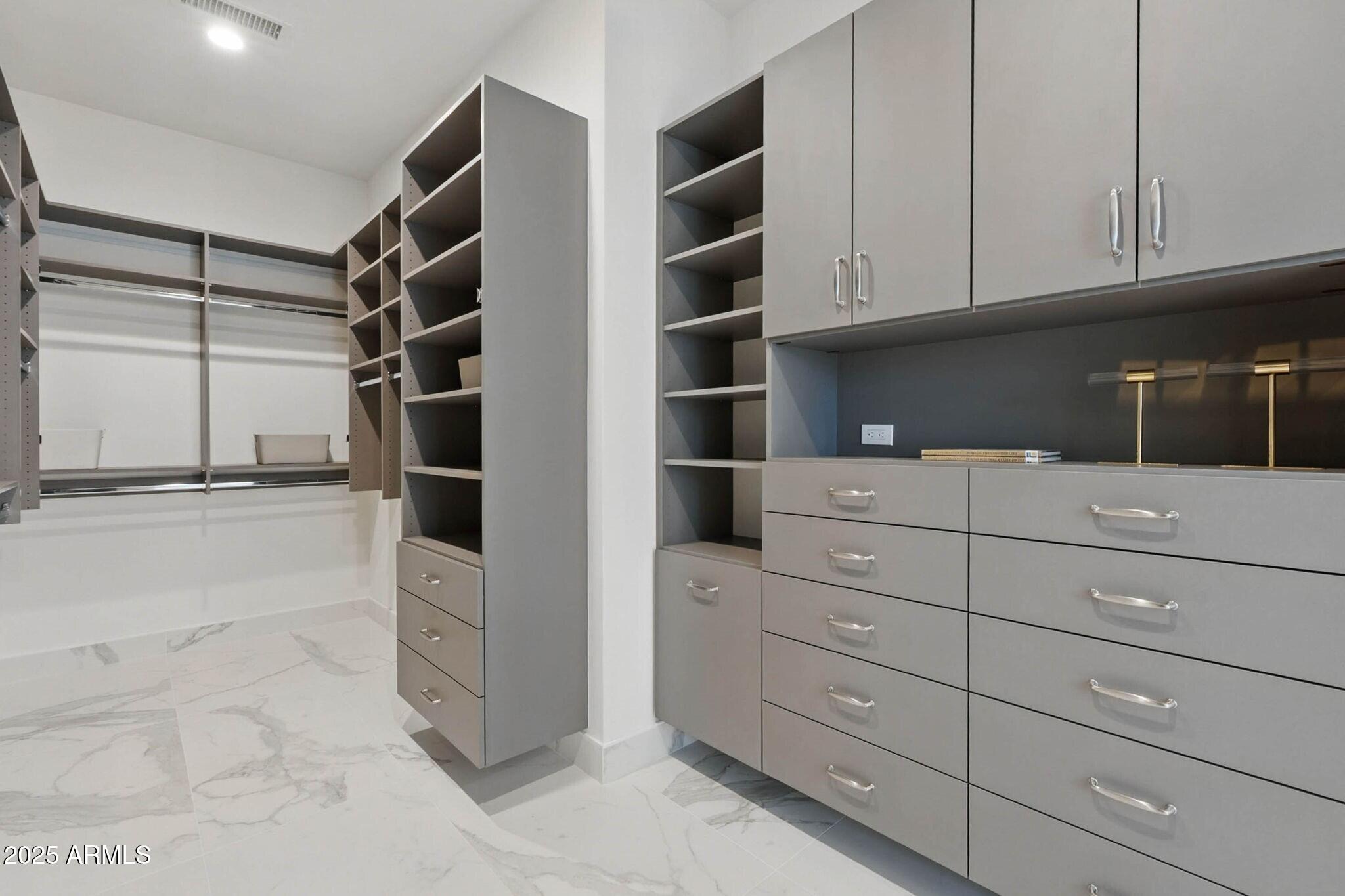 37200 N CAVE CREEK Road, 1013