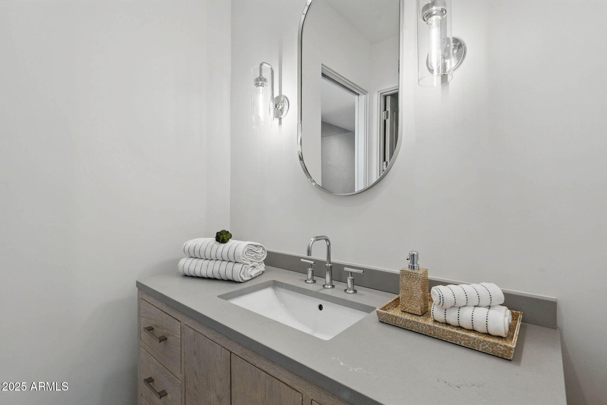 37200 N CAVE CREEK Road, 1013