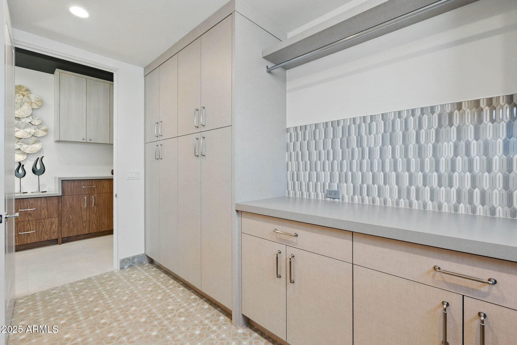 37200 N CAVE CREEK Road, 1013