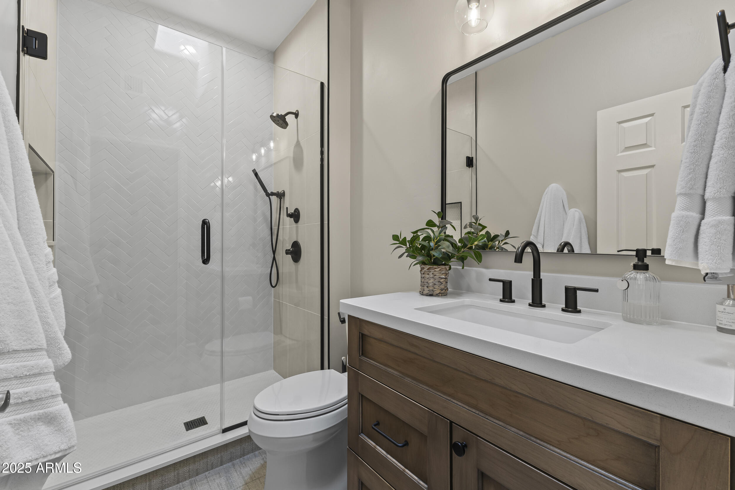 8100 E CAMELBACK Road, 143