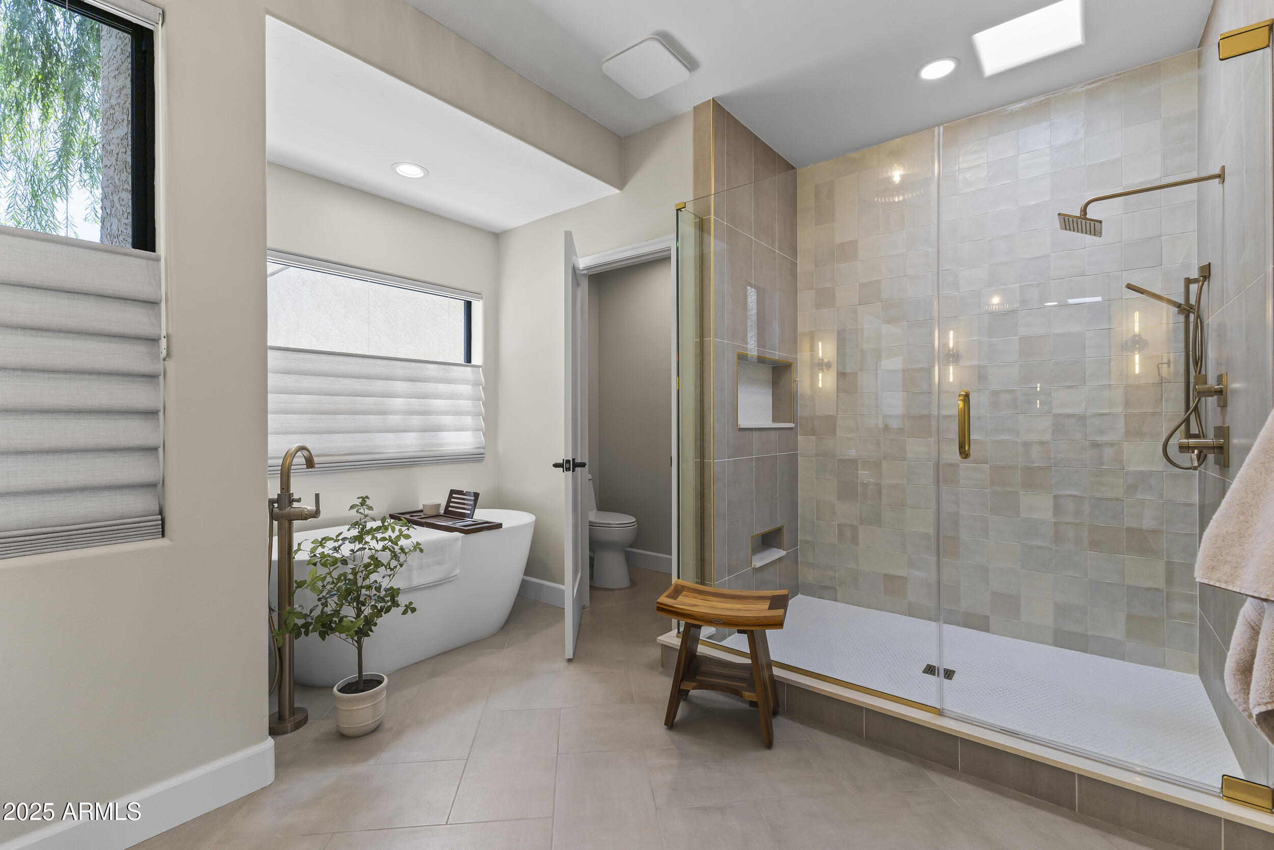 8100 E CAMELBACK Road, 143