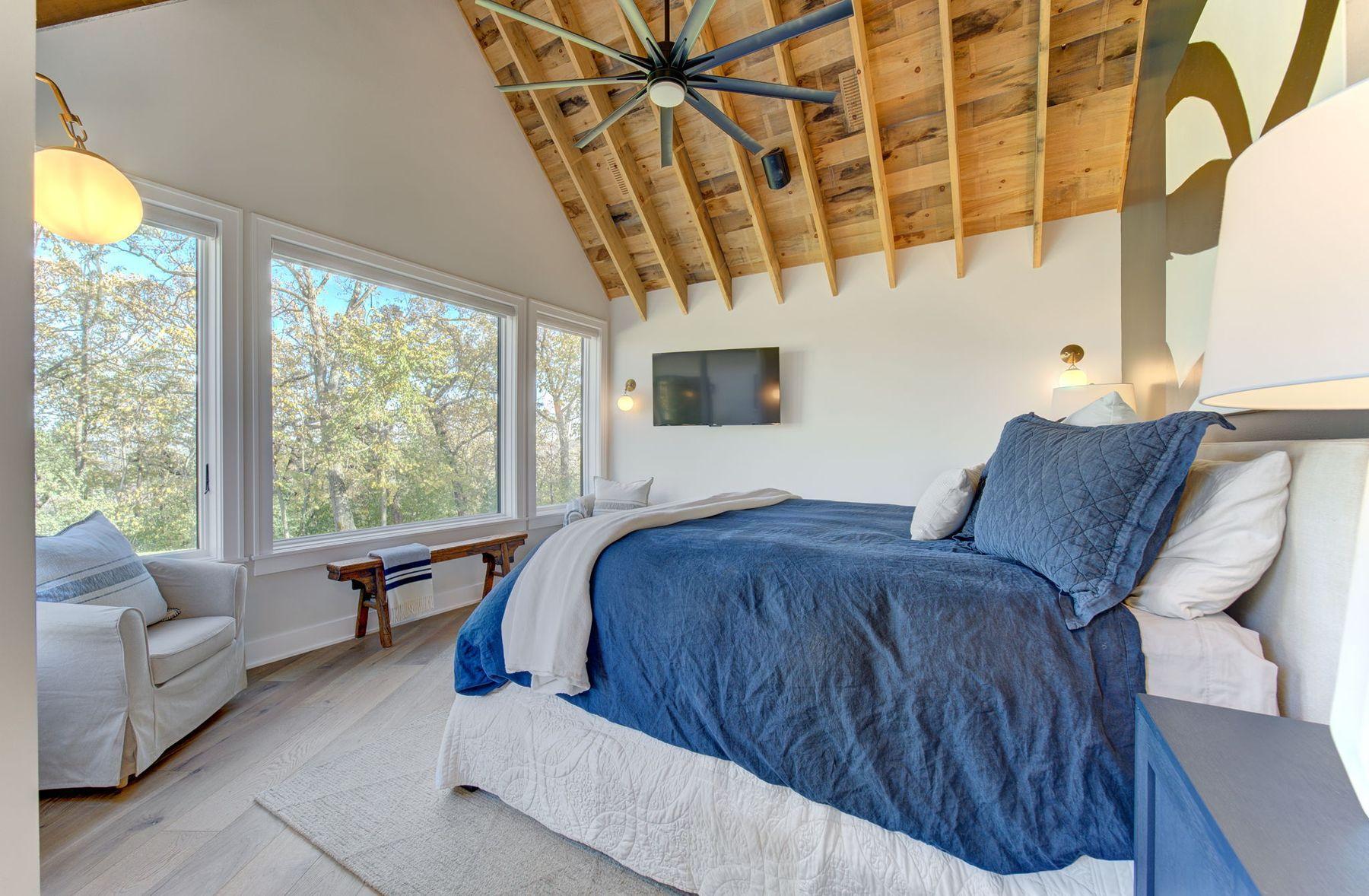 6620 Buckthorn Drive NW