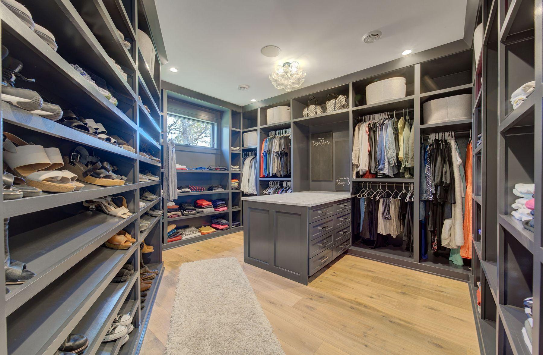 6620 Buckthorn Drive NW