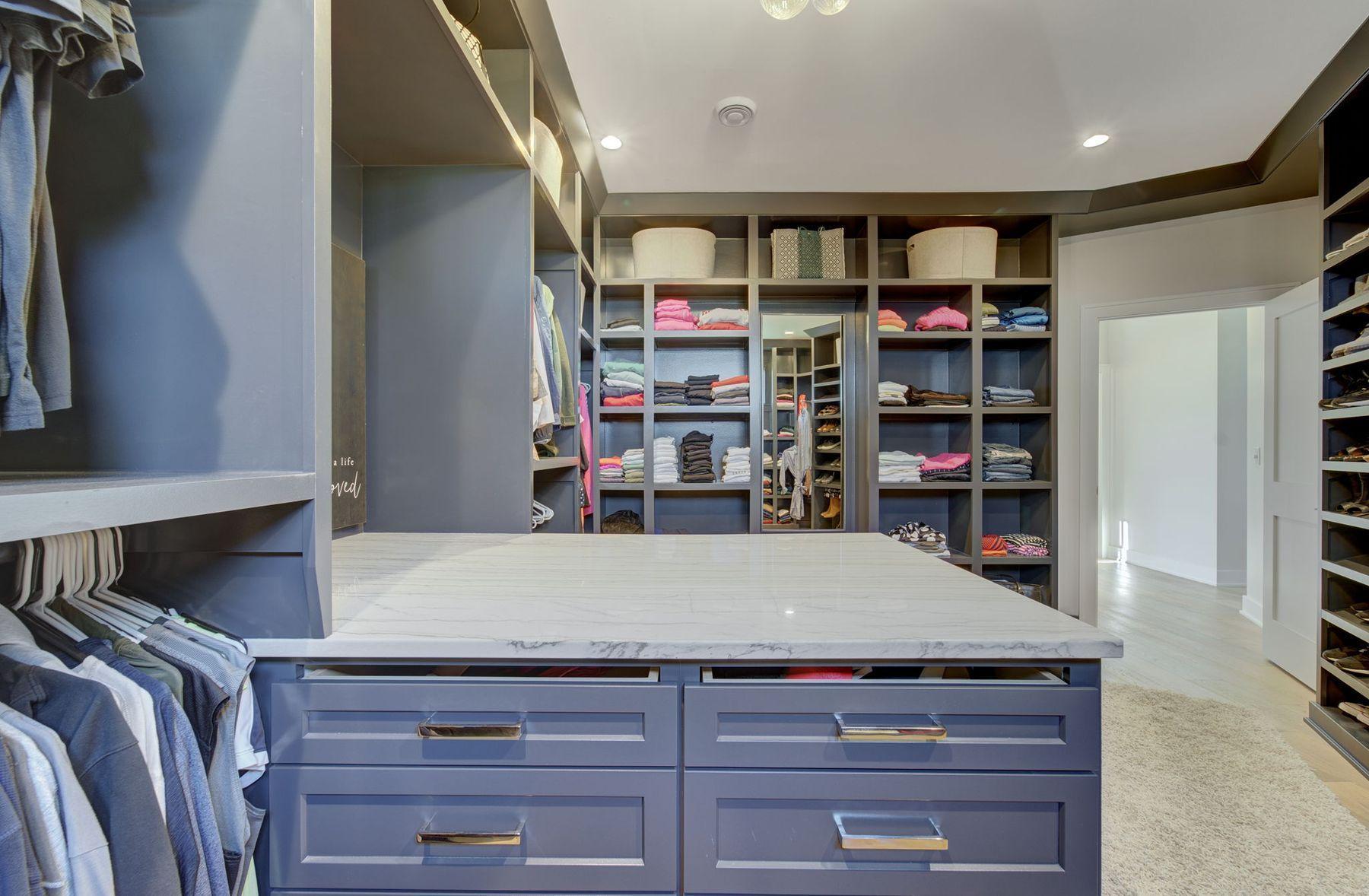 6620 Buckthorn Drive NW