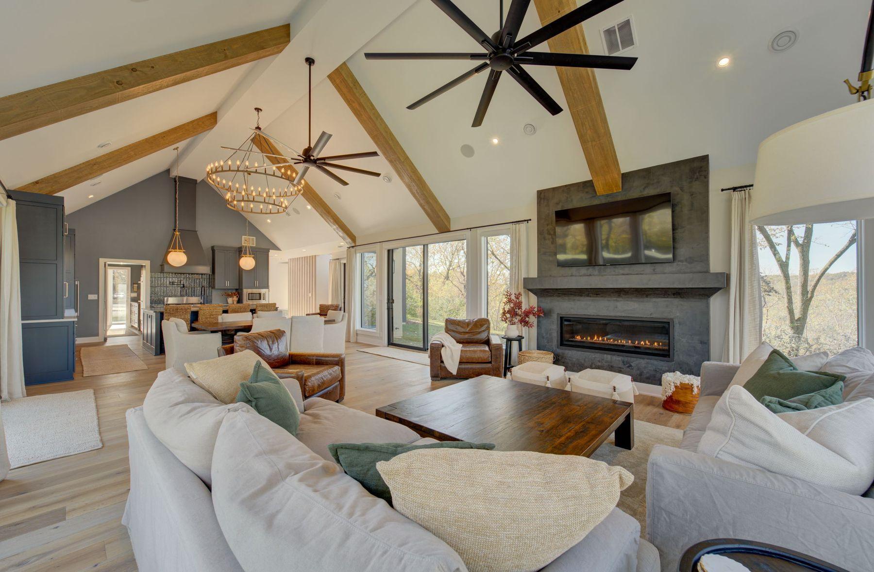 6620 Buckthorn Drive NW