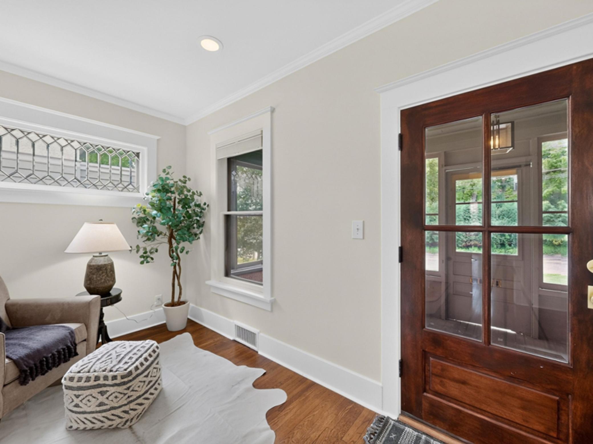811 6th Street SW