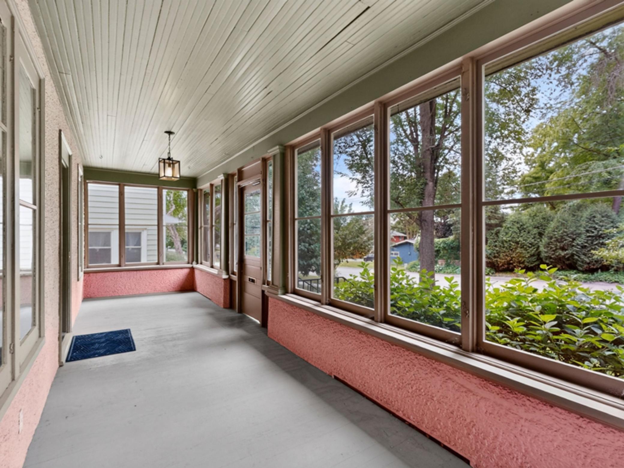 811 6th Street SW