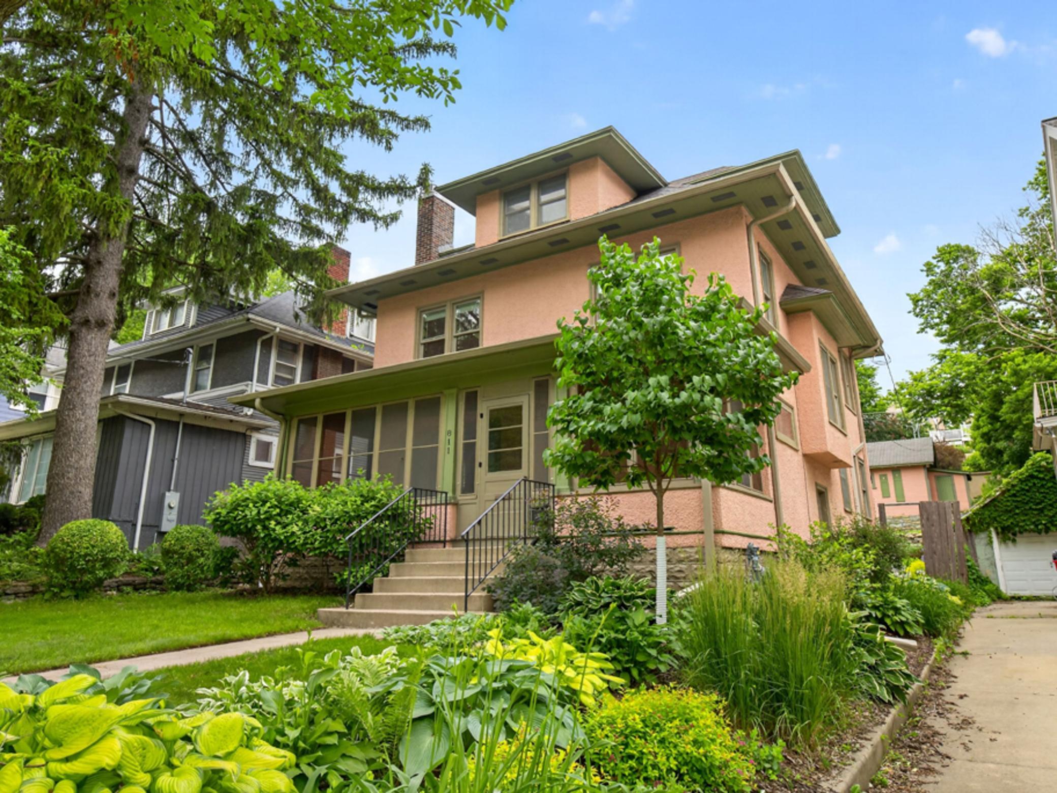 811 6th Street SW