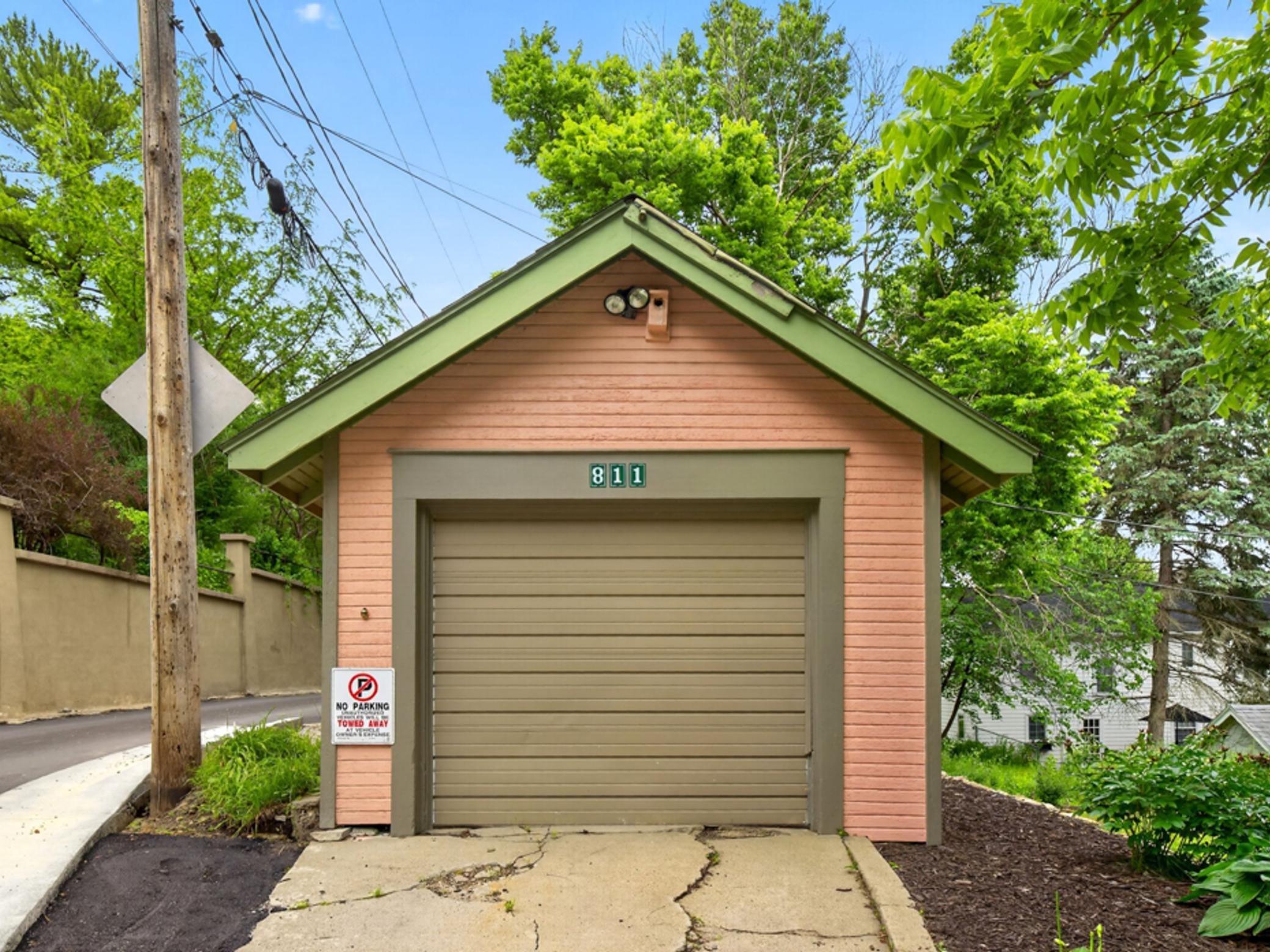 811 6th Street SW