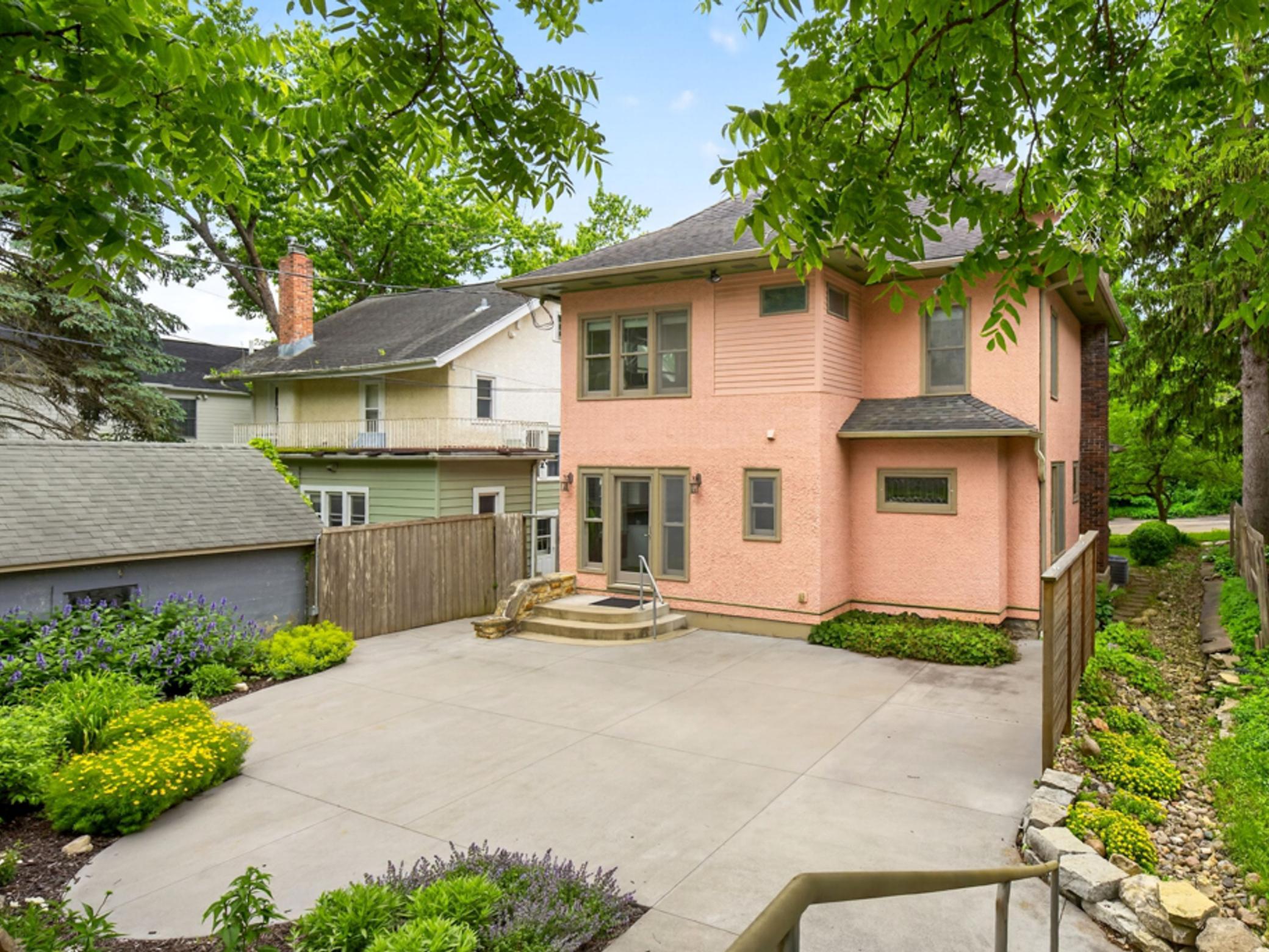 811 6th Street SW