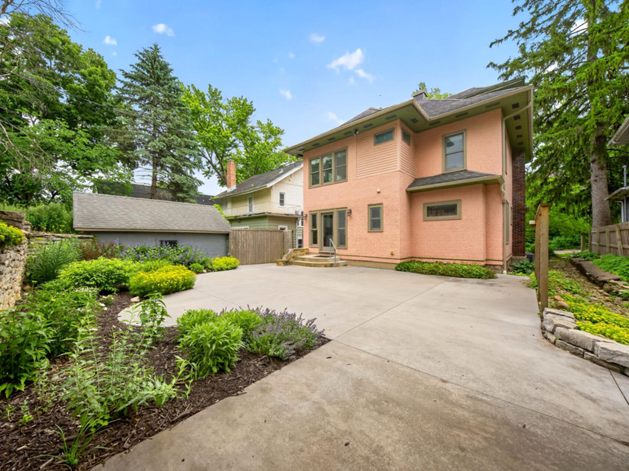 811 6th Street SW