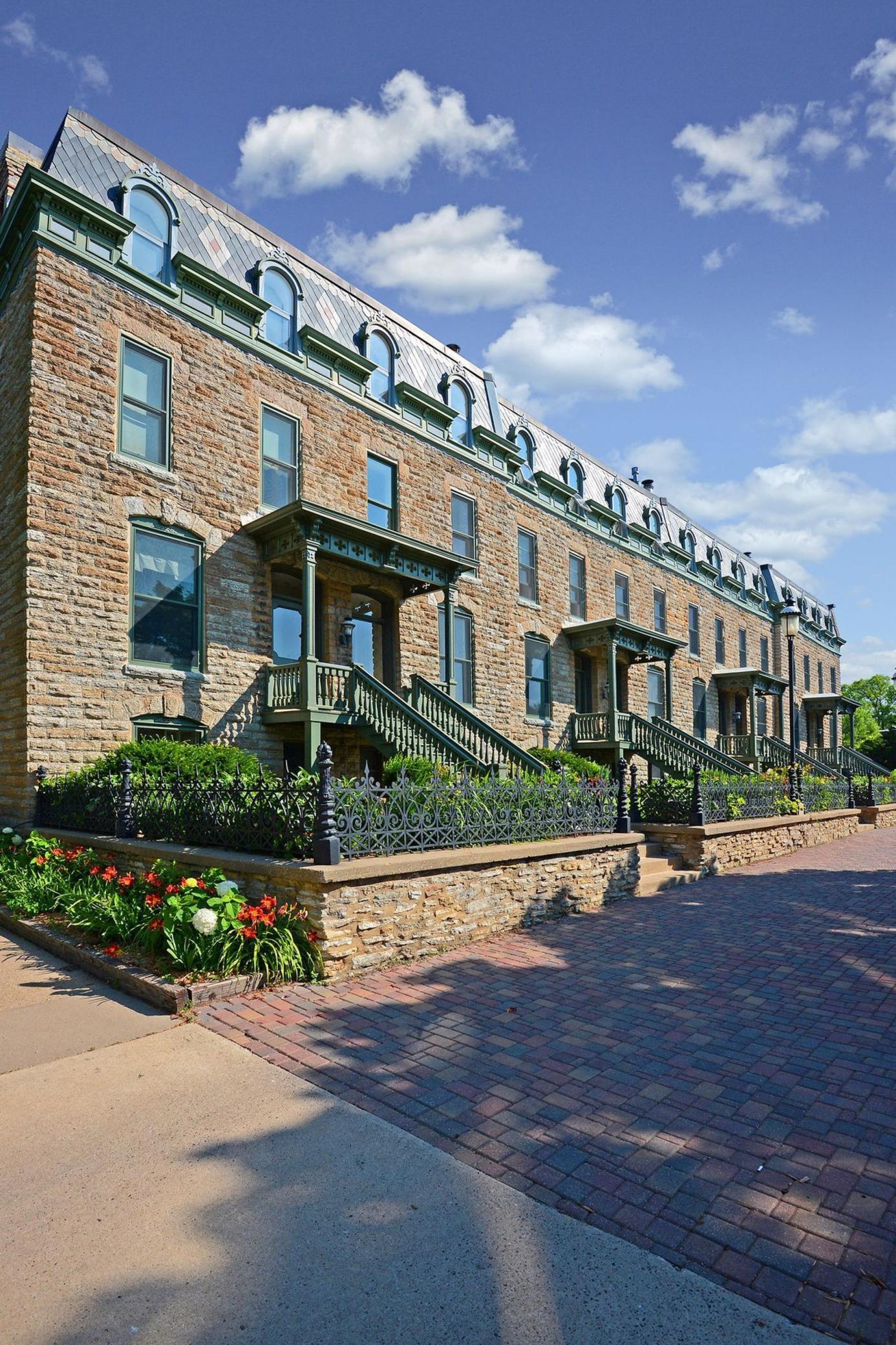 16 Grove Street Unit: 16B