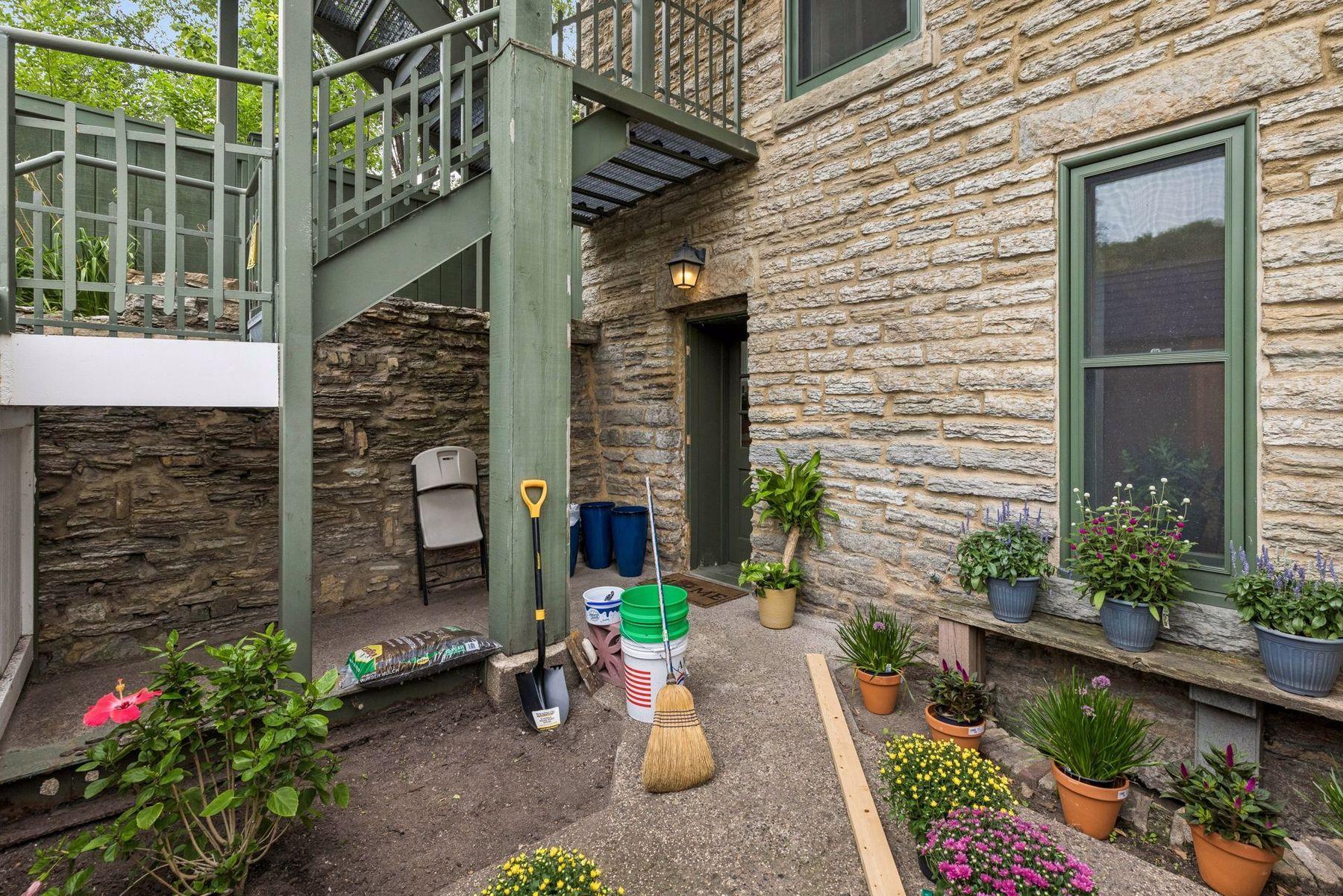 16 Grove Street Unit: 16B