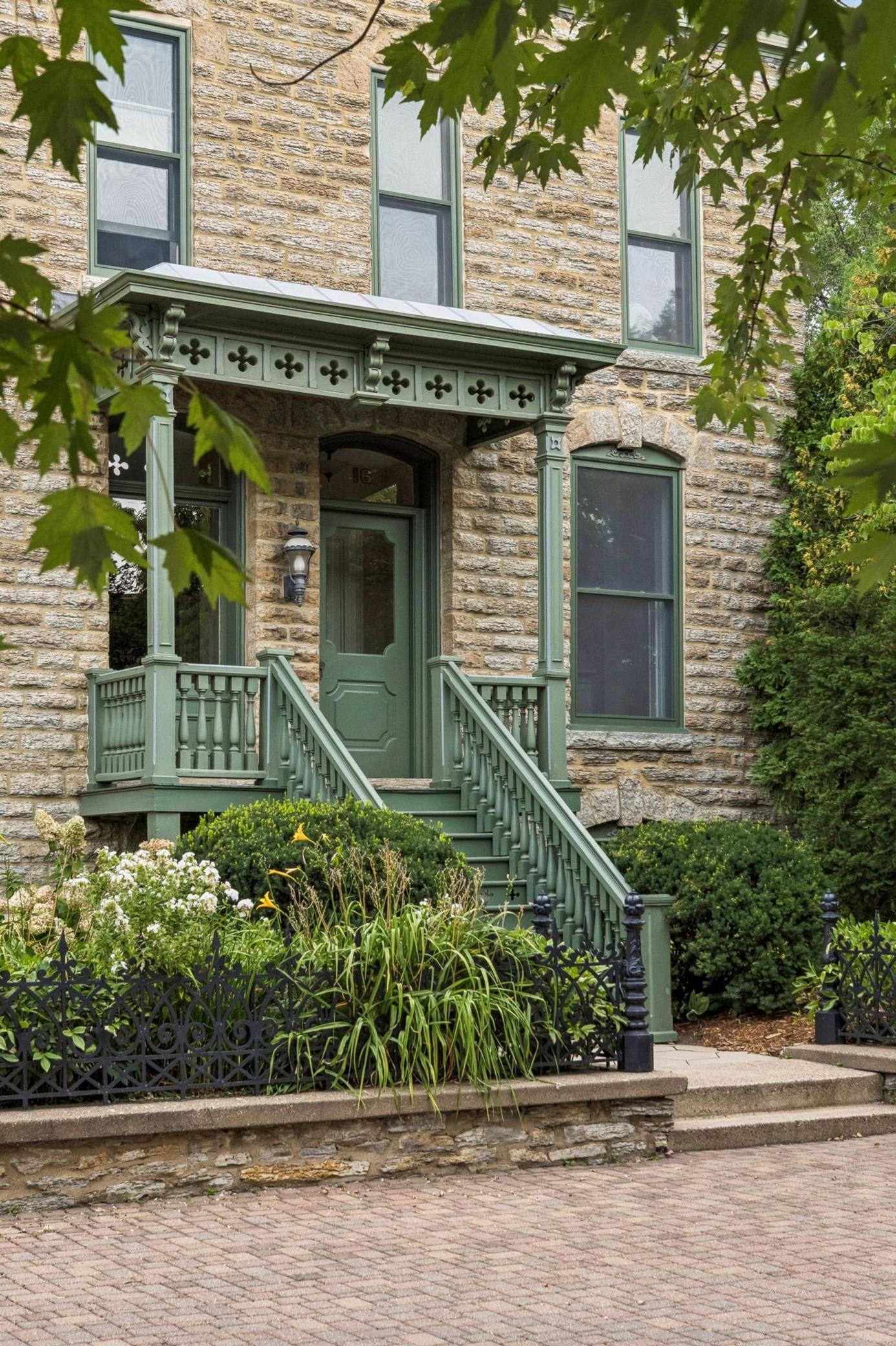 16 Grove Street Unit: 16B